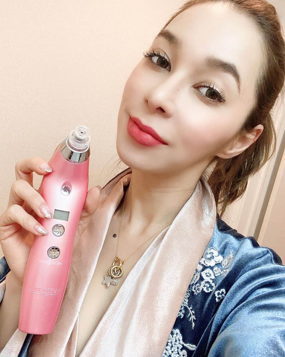 Gabrielaさんのインスタグラム写真 - (GabrielaInstagram)「Special care with my Michael Todd beauty! Once a week I use my sonic refresher 😌 It cleans the pores 🥺 and you can use it wet/dry👏 My skin is clearer after I started using it💕 Check the official account to more details 😃 @michaeltoddbeauty . . 週1回使ってるこの美顔器は@michaeltoddbeauty ! 毛穴洗浄とピーリング効果があるの！👏 . . Amo esse aparelho de limpeza dos poros, com efeito peeling👏 Ele extrai a “sujeira” dos poros, deixando a pele mais clarinha e limpa💕 . . #michaeltoddbeauty #sonicrefresher #crueltyfreeskincare #beauty #poros #skincare #スキンケア#美肌#毛穴洗浄#毛穴ケア」12月18日 0時53分 - rkgabriela