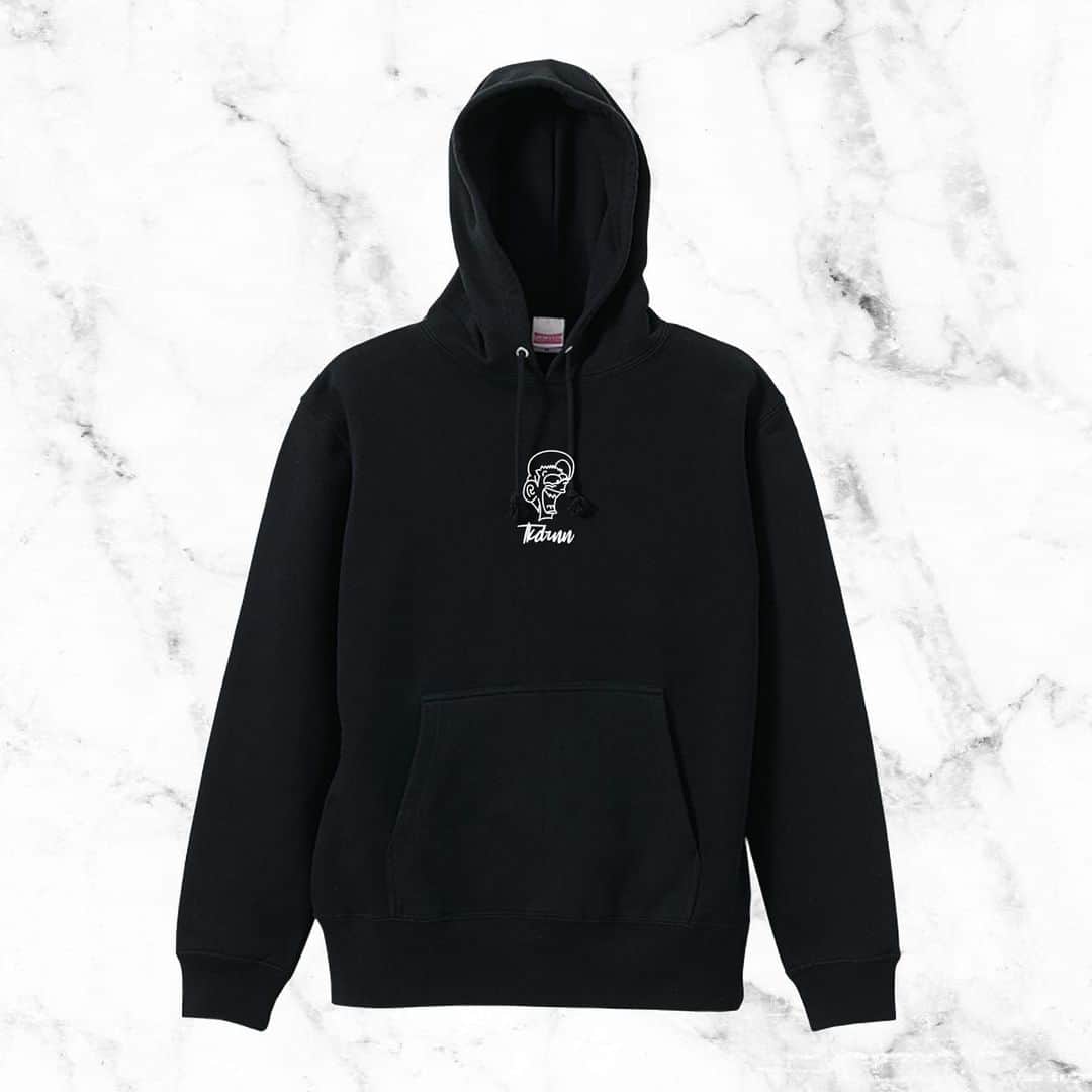 財部亮治のインスタグラム：「“TKDRNN Black foodie” ¥6,000- 胸の真ん中にシンプルな刺繍のワンポイント。どんな上着にも、どんなパンツにも、もちろん1枚でも。あらゆる場面で使えるパーカーです！刺繍で一気に高級感も！クールな一枚です！ 綿 100％ 裏パイル ※フードひもは丸ひも身頃同色 サイズ M  身丈66  身幅55  肩幅48  袖丈60 L  身丈70  身幅58  肩幅52  袖丈61 XL  身丈75  身幅63  肩幅55  袖丈62  12月18日19時より下記URLから予約販売開始します！予約期間は12月18日19時から12月23日0時までです！ https://fanicon.net/web/shops/292 3月21日のワンマンライブでも少量用意するかもしれませんが、受注販売の予定なので、当日はほぼ販売しないと思います！今のうちにゲットしてくださると嬉しいです！ サイトはfanicon様のサイトをお借りしていますので、無料会員登録をしていただいて、ご注文ください。 (※fanicon様のサイトの無料登録であり、財部亮治のFCである”財部屋”の登録ではありません🙂） 商品の発送は1月下旬〜2月上旬予定です😊」
