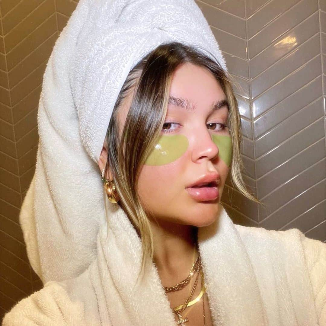 TONYMOLY USA Officialさんのインスタグラム写真 - (TONYMOLY USA OfficialInstagram)「Get holiday ready with our Green Tea Eye masks like babe @madibernard 💚👌🏻 #revolvebeauty #xoxoTM #TONYMOLYnMe」12月18日 1時00分 - tonymoly.us_official