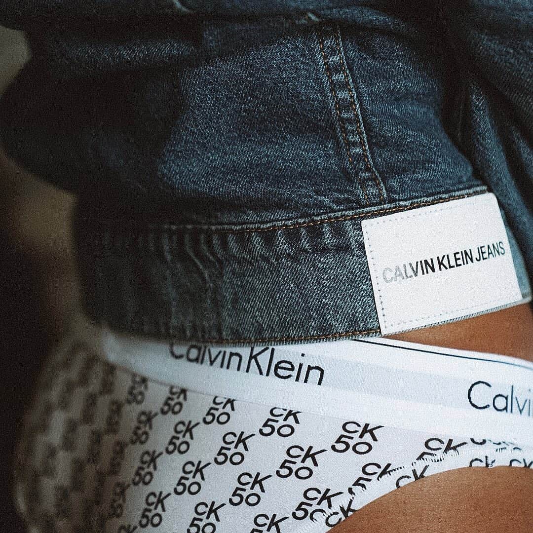 Calvin Kleinさんのインスタグラム写真 - (Calvin KleinInstagram)「#MYCALVINS in focus▪️Get cozy like @alinka_zaripova, styled in our #CK50 bikini and #denim jacket. 📸: @david_v_truong ⁣  How do you style yours? Show us ⏩ ⁣  Tap to shop:  CK50 Modern Cotton Bikini [US,EU]  Denim Trucker Jacket [GLOBAL]」12月18日 1時00分 - calvinklein
