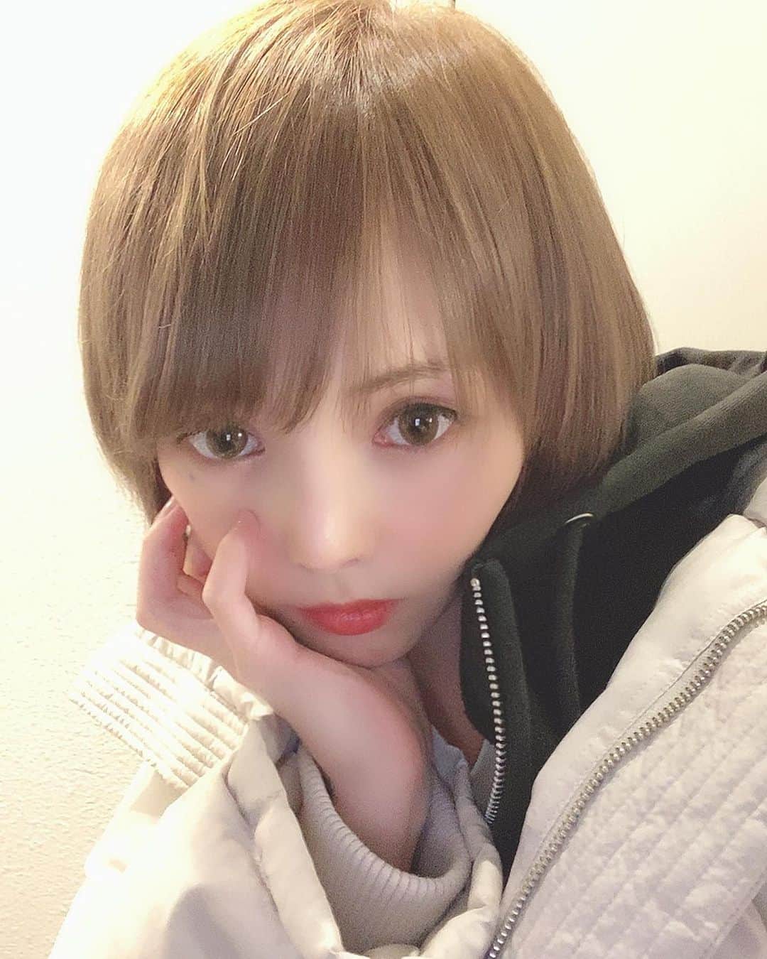 広瀬りおなさんのインスタグラム写真 - (広瀬りおなInstagram)「髪色変えて整えてトリートメントしてもろた💕  ミルクティーベージュっぽくなったの嬉しい💋 @tomonaga_y_lwis  くんいつもありがとう〜ほんとお願い通りの色にしてくれるしめっちゃツヤサラになるし…あんなに ...