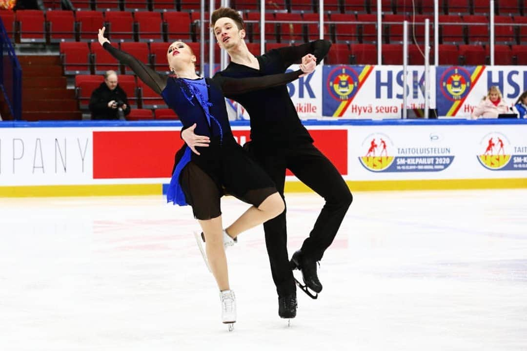 Jussiville JV Partanenのインスタグラム：「Now for a couple days of training and then we're off to Sweden for Christmas on Ice 💪 Pic by Sari Niskanen ~~ #christmasonice #christmasonice2019 #sweden #sverige #luleå #figureskating #icedance #training #athlete #jacksonfamily #jacksonskates」