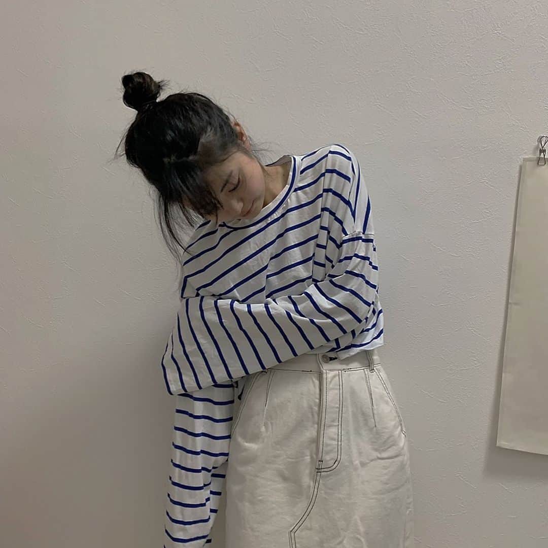 前田亜美のインスタグラム：「. . . そろそろ12月後半。. 今年も終わるね( ´ ` *). . . 撮ってのせてないやつあるから 私服載せちゃう。 厚手のアウター着る時とかは薄めのトップスとかを着たりするよ¨̮. . . これは、かなちゃんがプロデュースしてる @1you_official_1  の服ですう¨̮. . #私服 #ami私服 #ラフスタイル」