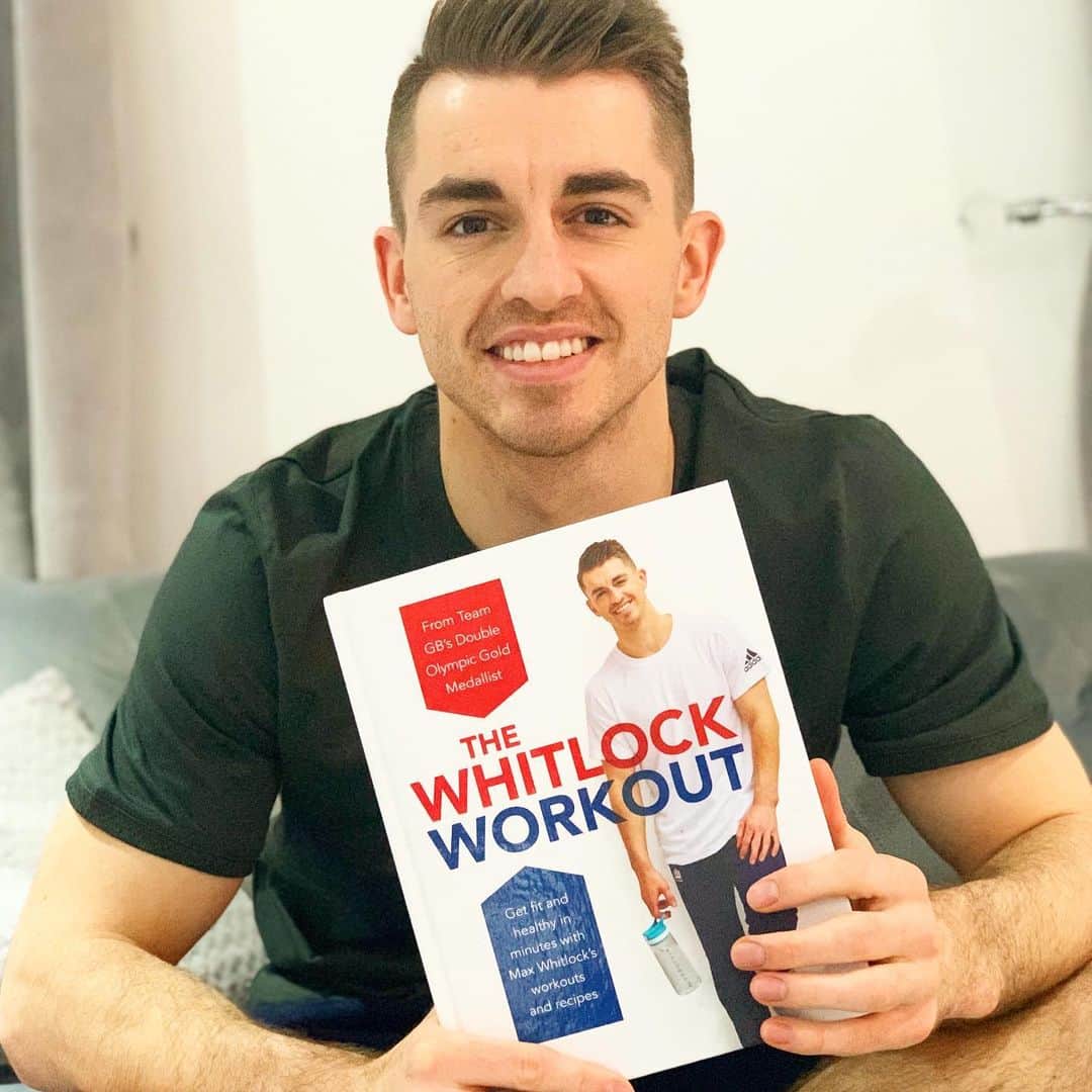のインスタグラム：「‪📚 BOOK SIGNING ALERT!! 📚 My book is here!!!! Come join me and get a signed copy of The Whitlock Workout, I can’t wait to meet you all. Find out everything through the link in my bio!!‬ @whsmithofficial @headlinehome ‬」