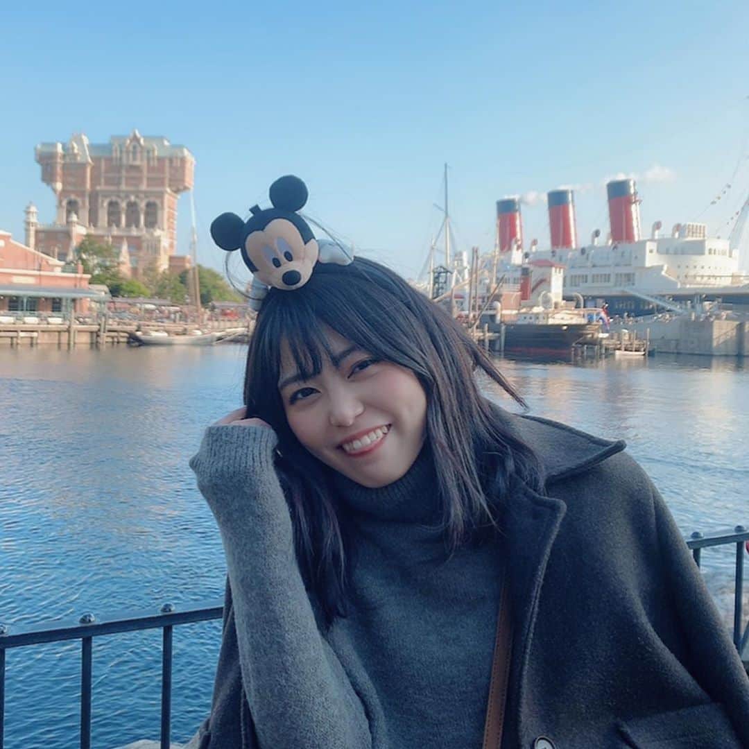 前田亜美のインスタグラム：「. . これ載せてなかった¨̮. . . ここの場所で撮るの好きなの。. . どこかわかるかなー？¨̮. . いつかディズニーの穴場のおすすめフォトスポット紹介したいな☺︎︎. . . #Disney #DisneySea #ディズニーシー」