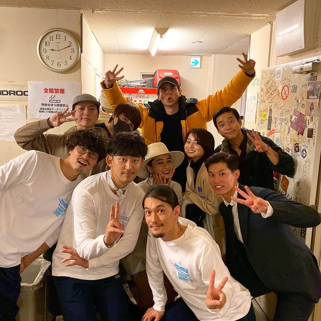 のインスタグラム：「ツアーファイナルお疲れ様でした✨ 最高に痺れました...!! At @three1989tokyo tour final backstage🙌 Simply king of City pop 🌃💯 #three1989 #liquidroom」