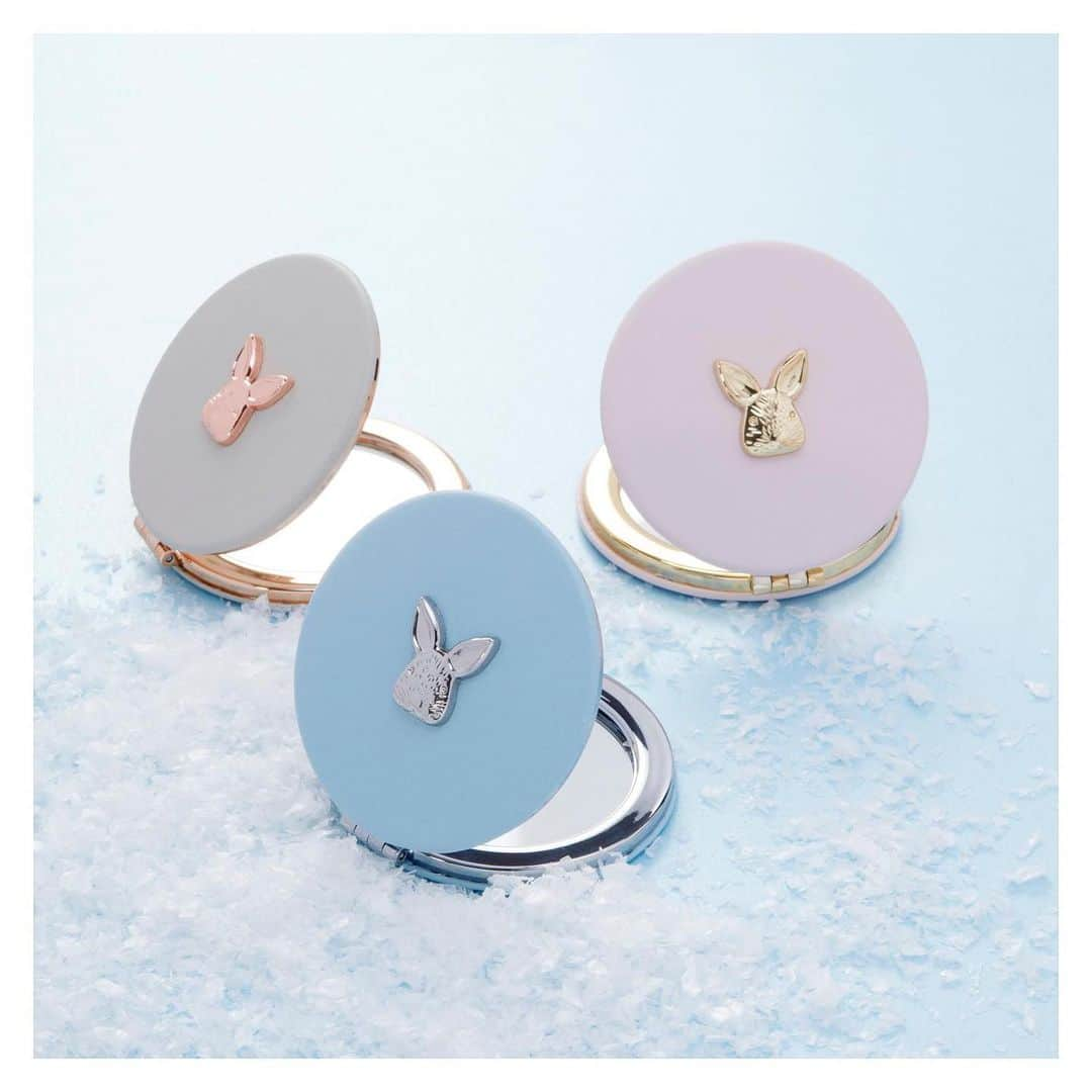 Olivia Burtonさんのインスタグラム写真 - (Olivia BurtonInstagram)「The sweetest stocking fillers! ❄️ Our adorable compact mirrors are now available in 3 colours with our favourite bunny motif! 🐰💗 #MyOliviaBurton #StockingFillers #BunnyLove (link in bio to shop)」12月18日 2時00分 - oliviaburtonlondon