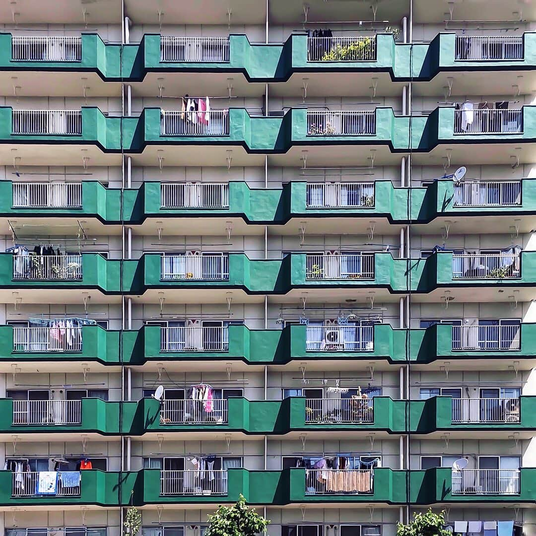 appleさんのインスタグラム写真 - (appleInstagram)「“I’ve lived in Tokyo my whole life and thought there was nothing particular about the landscape of the city. By taking photos, I realized there’s wide variety of landscapes, from old streetscapes to constantly-evolving metropolitan areas.” #tokyo #ShotoniPhone by Harumi T. @tikori2 Music: “California Image 1” by @visiblecloaks」12月18日 1時54分 - apple