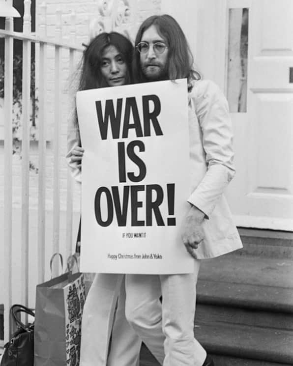 オノ・ヨーコのインスタグラム：「50 years ago, John and I had the idea to do the “WAR IS OVER! (If you want it)” campaign.⁣ ⁣ The experience and the memory of war was deeply imbedded in both our minds, and had become the springboard for our efforts to speak out for world peace. We did the “Bed-In for Peace”, unaware of the fact that we made our beds then, for life. Pairs of Acorns were sent to all heads of States of the world, asking them to be planted for Peace. “WAR IS OVER! (If you want it)” billboards were placed in main cities of several countries. We announced the birth of a Nutopian nation: a conceptual country anybody could join and be the ambassador of. Our white flag, and ordinary bed-sheet, symbolized a surrendering to Peace. “Give Peace A Chance” was our chant. “Imagine” was our anthem and a song of prayer. “Imagine all the people living life in peace.” This was a song asking people to imagine, to visualize, and realize our future. It was especially important that it was asking people to use the power of their own minds to make things happen.⁣ ⁣ The days of one hero building a castle for all of us are over. Our world is getting too complex for that. Now we need each of us to be a hero. The human race realized its dreams and innermost desires by wishing together. Sometimes, we got sidetracked and listened to destructive powers within us. When you read the history of the last century, you wonder how we ever survived its violent events. We did. And I am sure we will. They say the darkest hour is just before the dawn.⁣ ⁣ The road to Peace has been longer than John and I hoped it would be, but sitting here today as I write this, I can still see it waiting for us just over the horizon. Waiting for us to realize it’s already there.⁣ ⁣ love, yoko⁣ ⁣ Photo © Frank Barratt/Getty⁣ ⁣」