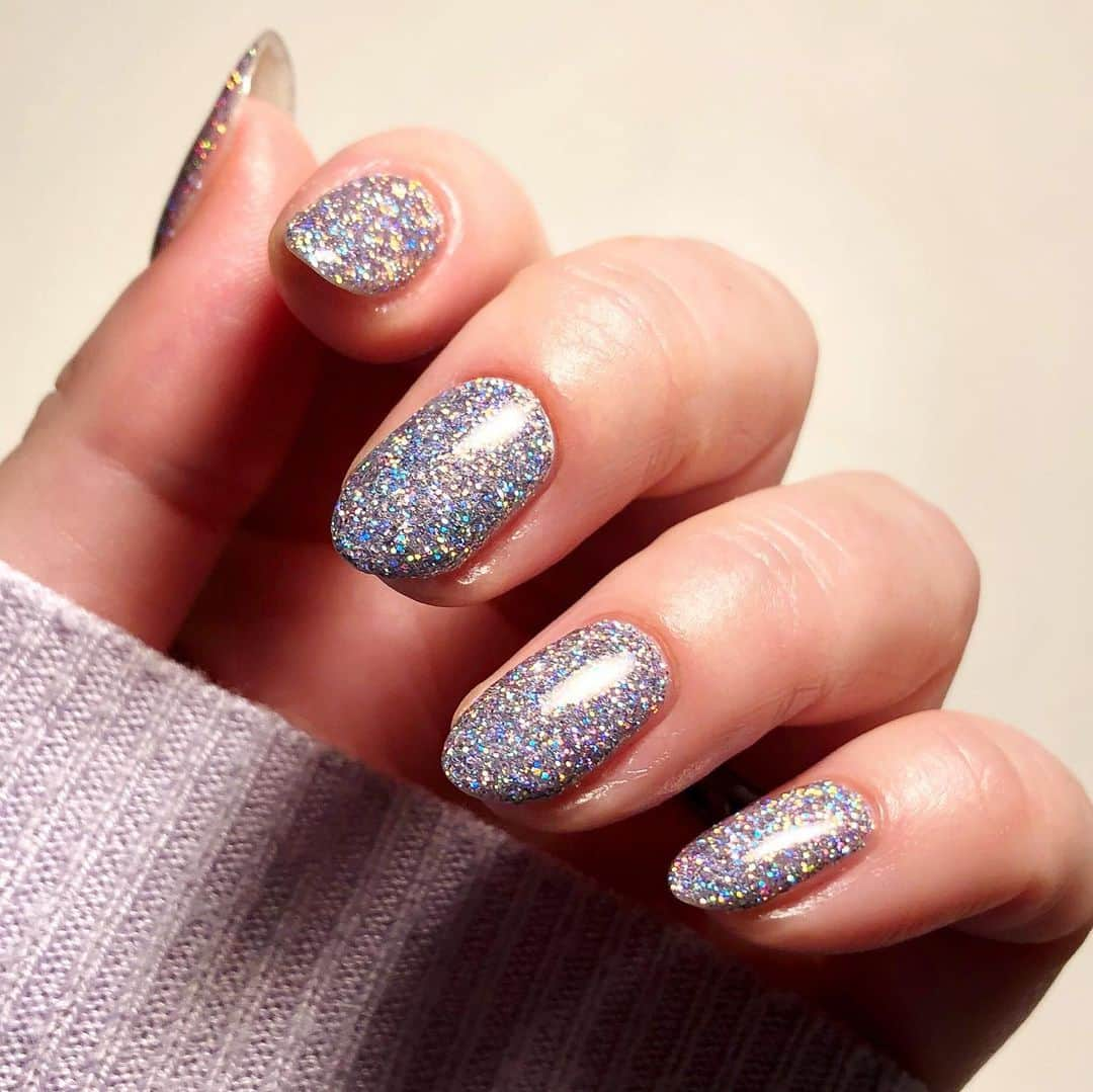 Jamberryのインスタグラム：「All of our sparkle dreams came true in this month’s ColourPop! exclusive, “Holo Heaven”. Just two coats of the TruShine gel enamel made this beauty happen and we are absolutely swooning 😍😍 Thanks for sharing @mymanimonday . . . #holoheavenjn #jamberry #jamberrynails #colourpopjn #trushinejn #trushinegeljn」