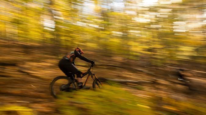 Shimanoさんのインスタグラム写真 - (ShimanoInstagram)「This week we're featuring segments from the 2019 mountain bike film Return to Earth by @AnthillFilms!  First up is Fall Colors. This segment was filmed in Bromont, Quebec during the vibrant autumn transformation. Timing was of the essence as many sections of forest were literally losing the last of their leaves as the athletes and film crew worked their way through the trails. “I've certainly never watched leaves that closely, I always appreciated them as a passerby. It was cool to be so in tune with what was going on in the environment around us." — @ThomasVanderham 📸: @eyeroam // #ReturnToEarth #ShimanoMTB #FallColors #MTB」12月18日 2時15分 - rideshimano