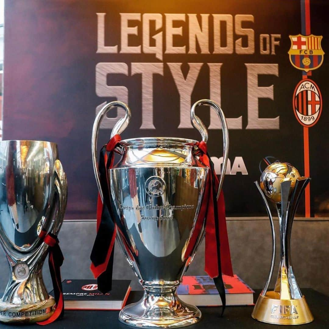 クリスティアン・ザッカルドさんのインスタグラム写真 - (クリスティアン・ザッカルドInstagram)「Legends of style.. @acmilan @fcbarcelona  The international tour of games between the legends of clubs was presented today È stato un piacere essere in compagnia di alcune leggende del Milan e del Barcellona.. #Milan #Barcellona #legends #style #player #passion120 #sempremilan」12月18日 2時26分 - cristianzaccardo