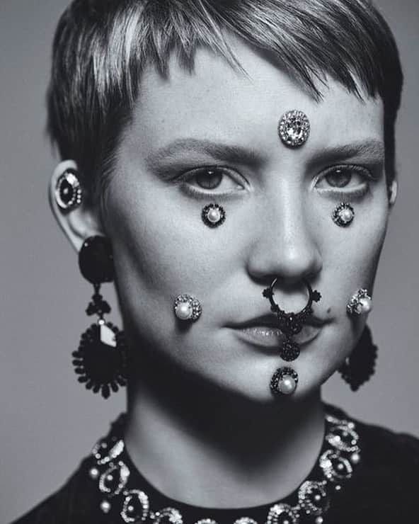 レイチェル・グッドウィンさんのインスタグラム写真 - (レイチェル・グッドウィンInstagram)「Beauty Adorned #miawasikowska  some people decorate trees, I decorate faces 📸 @carlos_serrao ♥️💄 #rachelgoodwinmakeup」12月18日 2時19分 - rachelgoodwinmakeup