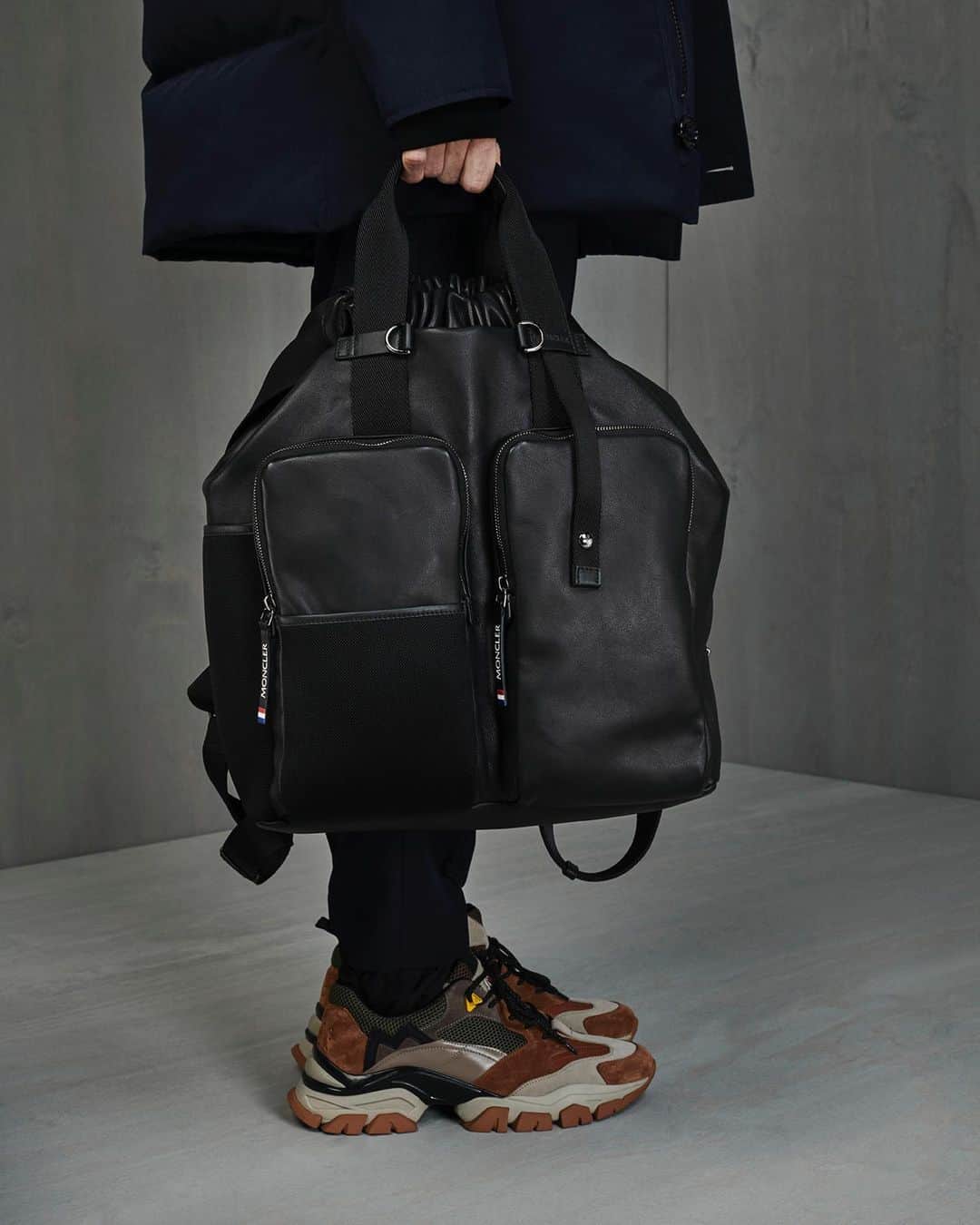 モンクレールさんのインスタグラム写真 - (モンクレールInstagram)「Bulk is beautiful. The Adour bag and Leave No Trace sneaker. _ #WEALLWEARMONCLER  Explore on Moncler.com」12月18日 2時23分 - moncler
