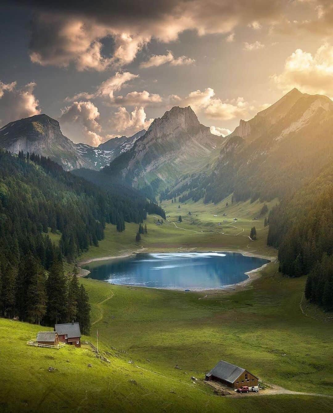 Wonderful Placesさんのインスタグラム写真 - (Wonderful PlacesInstagram)「Beautiful Switzerland ✨❤️❤️❤️✨ . Picture by ✨✨@ilhan1077✨✨ #wonderful_places for a feature ❤️」12月18日 2時31分 - wonderful_places