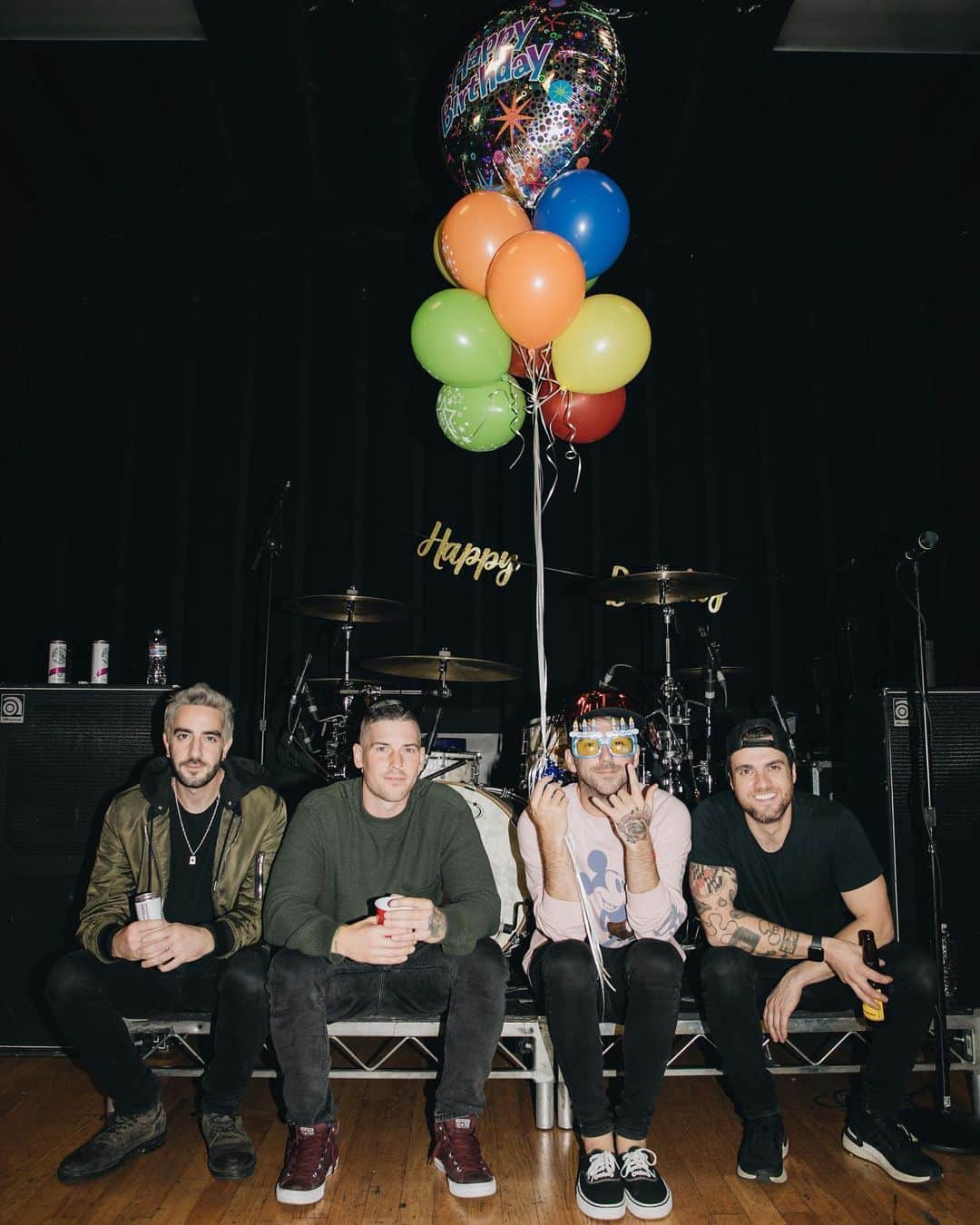 リアン・ドーソンのインスタグラム：「Nothing Personal show 1 in the books! Thanks for bringing renewed life to all of these jammies. Now pretend like these balloons are for a 10 year anniversary and not alex’s birthday.」