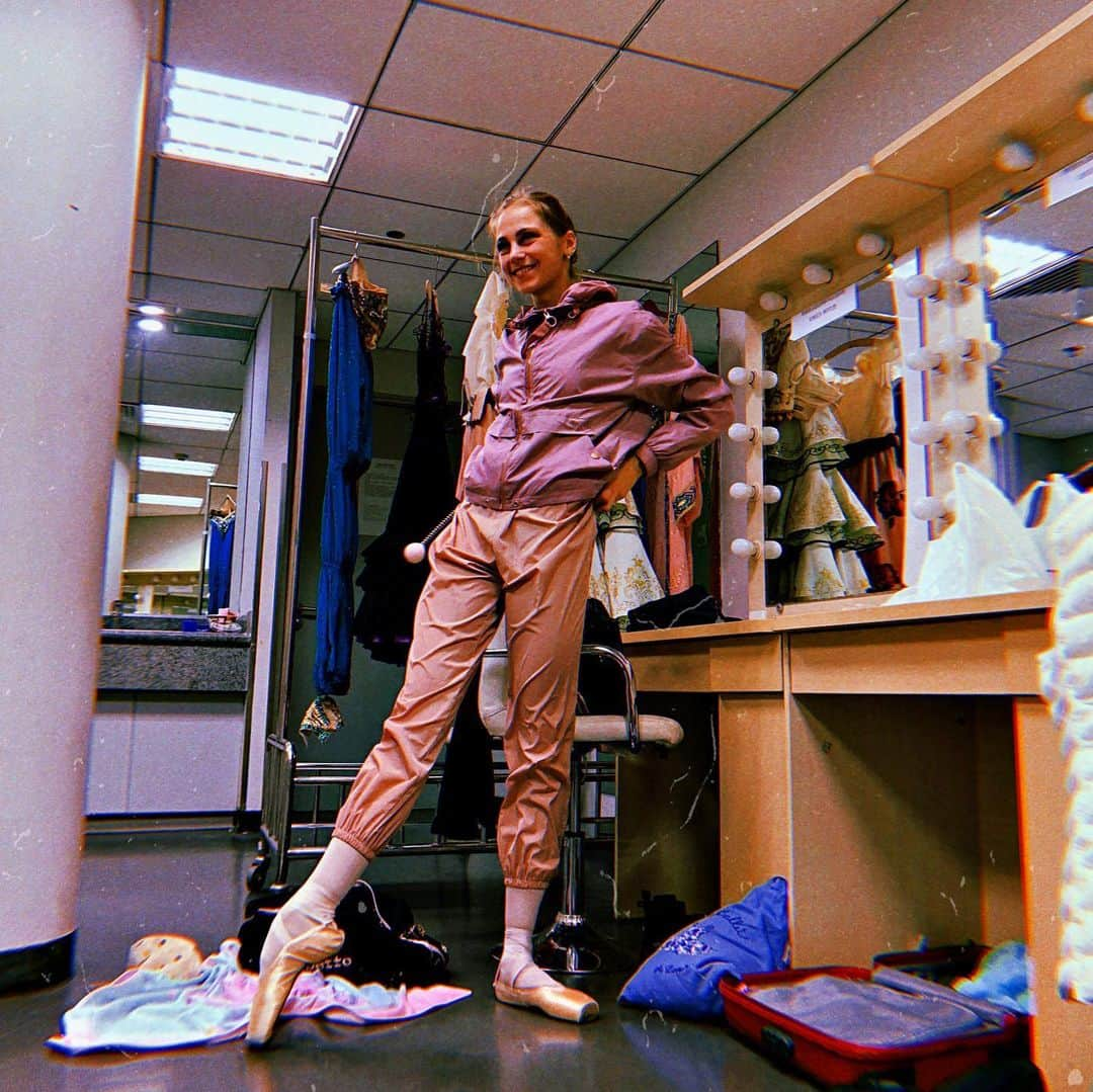 ダリア・イオノワさんのインスタグラム写真 - (ダリア・イオノワInstagram)「“La vie en rose” 🌸 // kawaii pink pants by Korean brand @slownov_official 💗 _______________________________________  #spb #saintpetersburg #mariinsky #mariinskytheatre #mariinskyballet #mariinskydancer #vaganova #vaganovaballetacademy #vaganovaphotos #vaganovastudents #dancer #hopefull #believer #dream #ballet」12月18日 2時33分 - ionovaworld