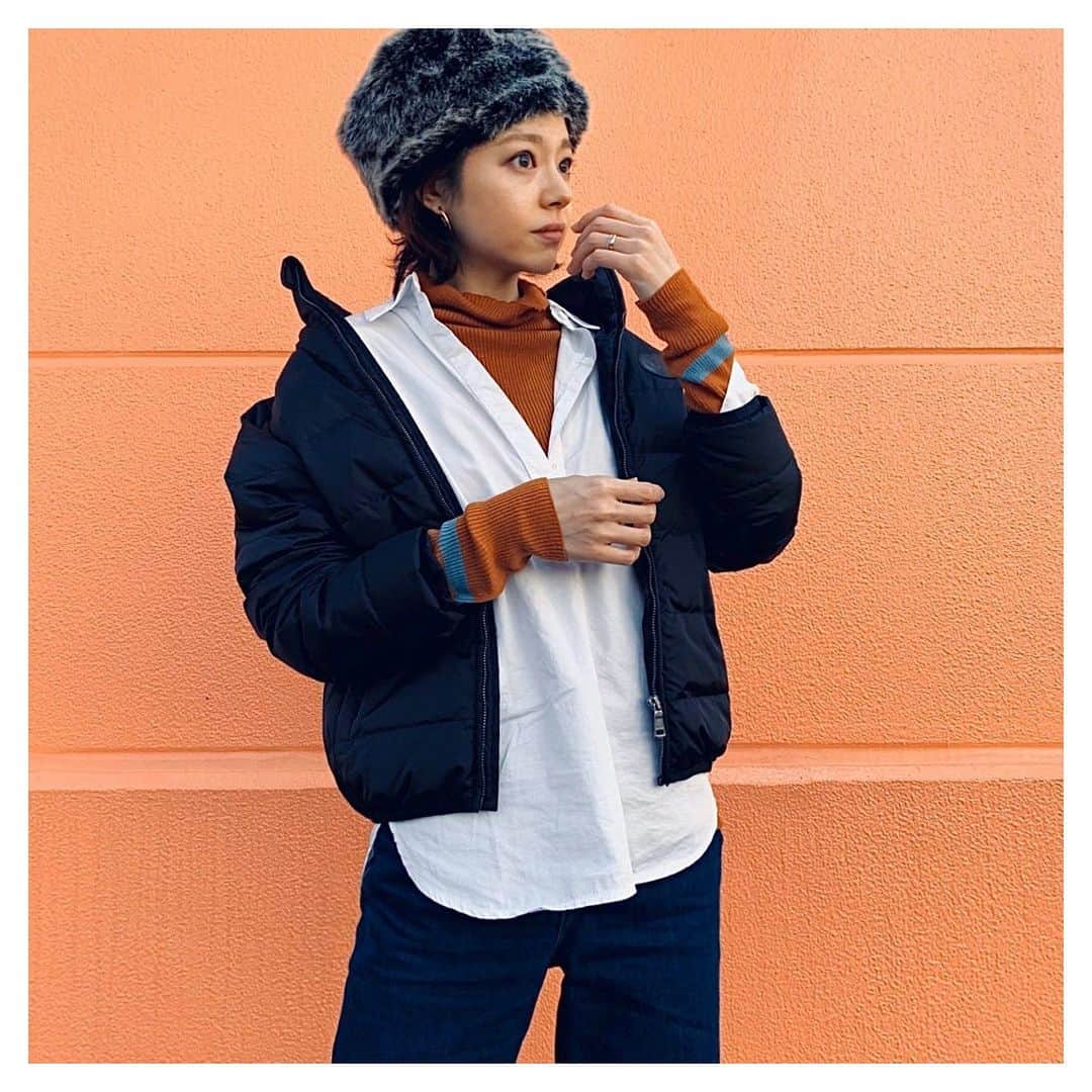 高木美知瑠のインスタグラム：「. 𝚖𝚘𝚖  𝚌𝚘𝚍𝚎  𓊗ⴾ . 袖のラインと色目がお気に入り𓆸*◎ しかも前後 襟の形が違う2way𓂃\( ˆoˆ )/ #tokyo#japan#fashion#ootd#coordinate#outfit#ootdfashion#code#ママコーデ#ファッション#コーデ#私服 #sweet #スウィートインスタ」