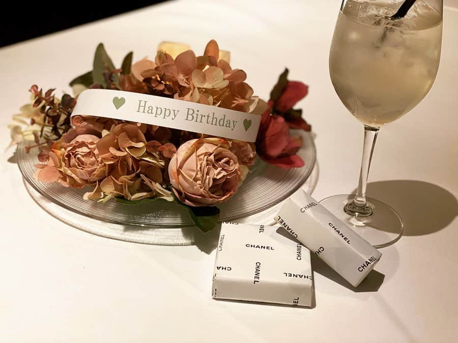 瀧谷まゆのインスタグラム：「お誕生日だったので 念願のルミュゼに連れてってもらった〜🍴💓 初めましての味と食感にお口が楽しかったし 見た目もとっても美しかった🥺🥺 ポートレートがやっと 上手になってきたので 珍しくご飯載せちゃう！！ #ルミュゼ」