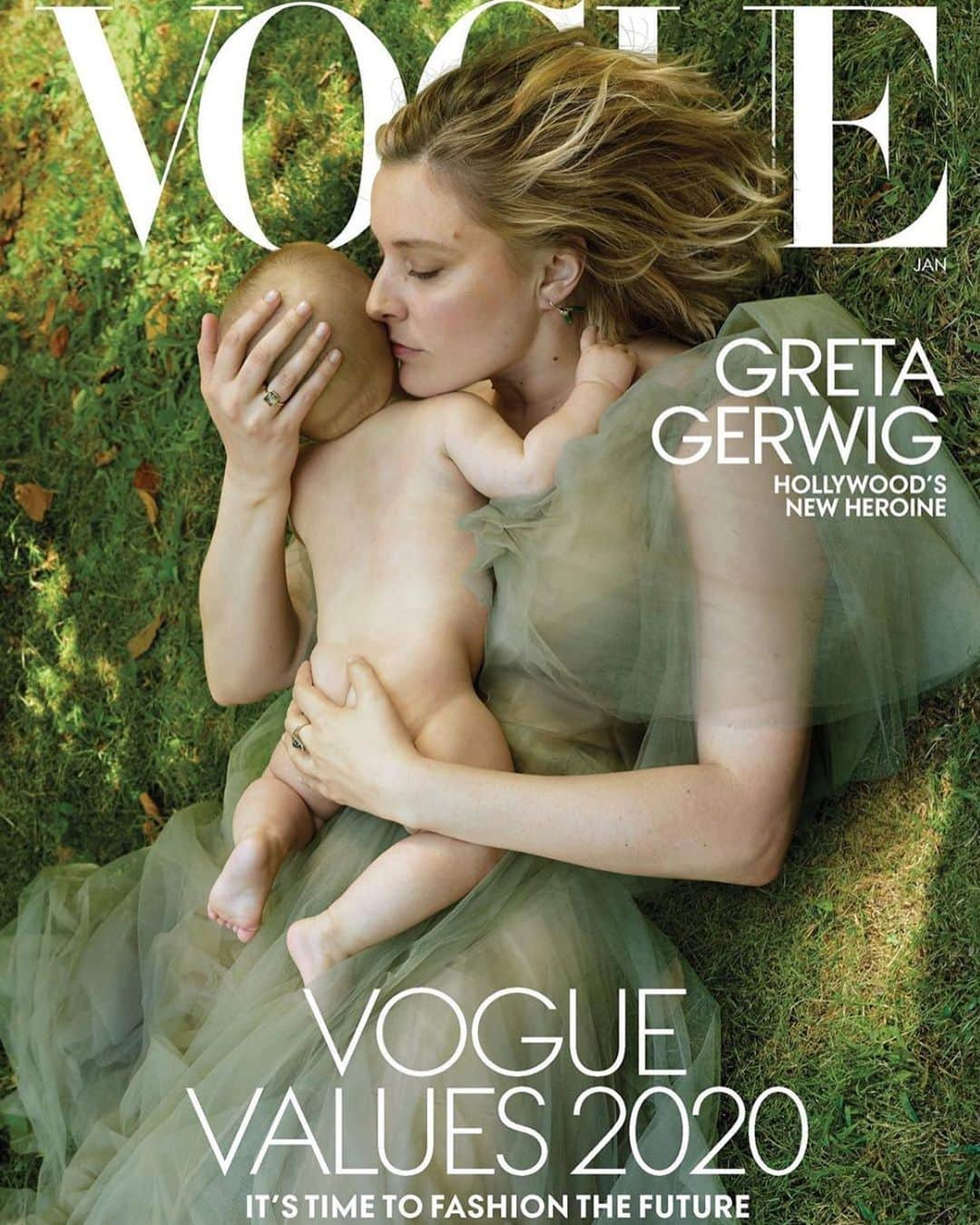 Valentinoさんのインスタグラム写真 - (ValentinoInstagram)「On the cover of @voguemagazine’s January issue, #GretaGerwig was photographed by @annieleibovitz in a dress from the #ValentinoFW19 collection.」12月18日 3時21分 - maisonvalentino