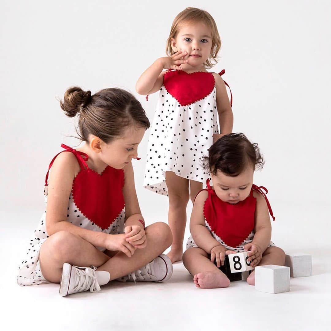 Fashion Kidsさんのインスタグラム写真 - (Fashion KidsInstagram)「A @frutaclothing é uma das nossas parceiras mais antigas ❤️ Com peças que se destacam por suas modelagens e estampas P&B, ela está entre as marcas brasileiras mais autênticas e modernas ⚪️⚫️ . #frutaclothing #kidsfashion #modainfantil」12月18日 3時57分 - fashionkids