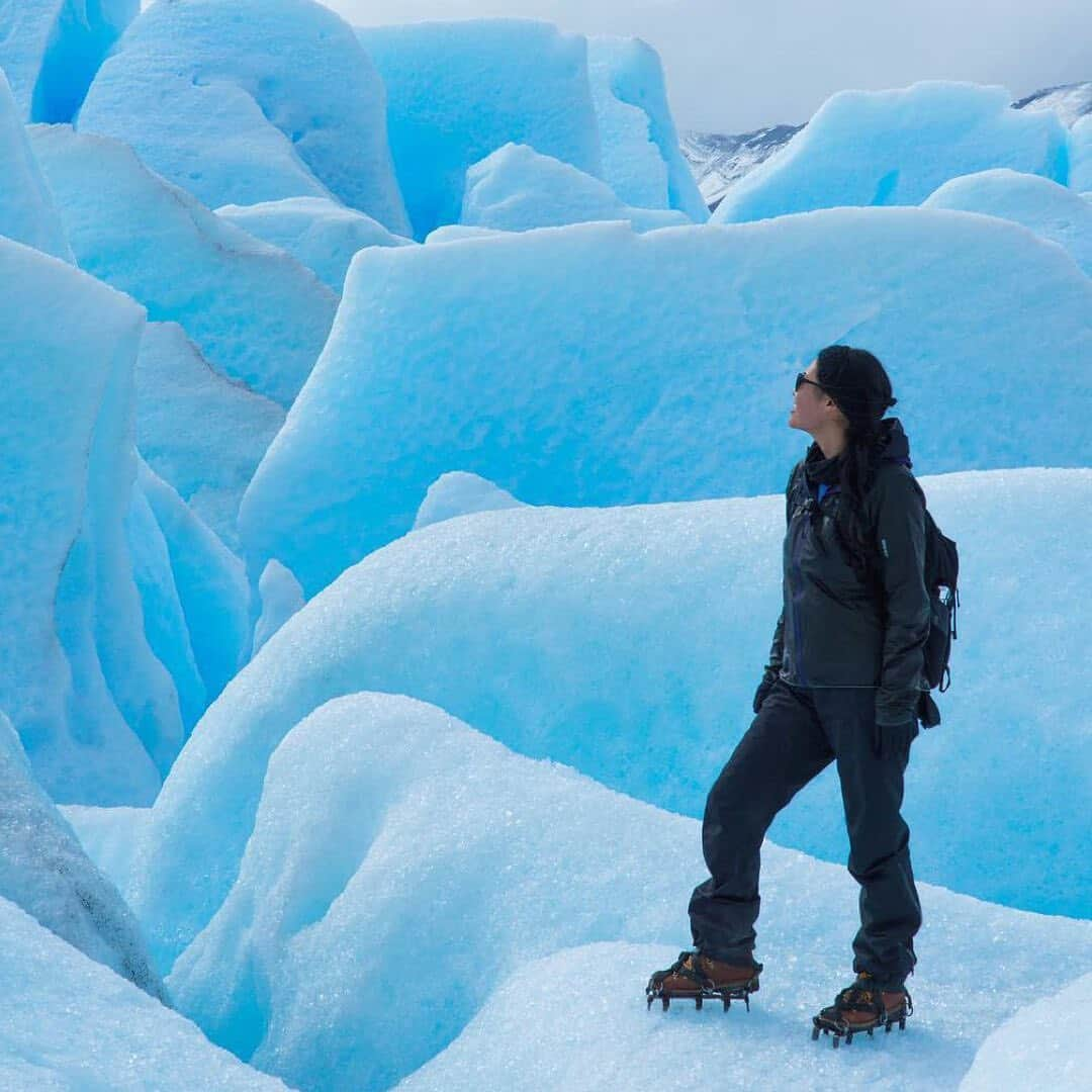 デルタ航空さんのインスタグラム写真 - (デルタ航空Instagram)「This week’s trending #SkyMilesLife topic is the color blue, the beauty of which real SkyMiles Members captured in blue landscapes from around the globe. These stunning images put a whole new spin on the winter blues. The blue water. The blue ice. The blue skies. Thanks for sharing your colorful adventures. Share your most vividly blue moments for a chance to be featured. ⠀⠀⠀⠀⠀⠀⠀⠀⠀ Photos: @foodinstabro, @helloworldtravels, @a.j.mellorphotography, @rikerchance, @kevin_barta」12月18日 3時59分 - delta