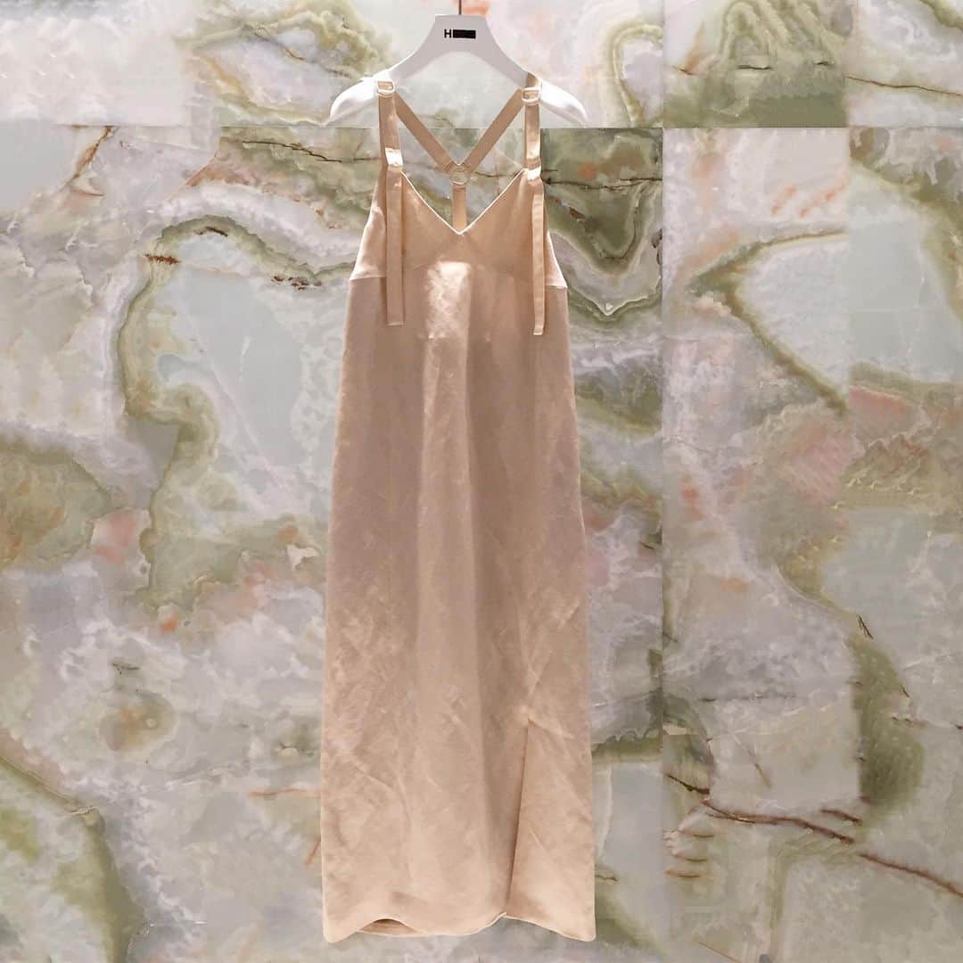 のインスタグラム：「＜YOHEI OHNO＞ linen silk satin cami dress ¥58,000-(+tax)  #H_beautyandyouth @h_beautyandyouth  #BEAUTYANDYOUTH #Unitedarrows #yoheiohno」