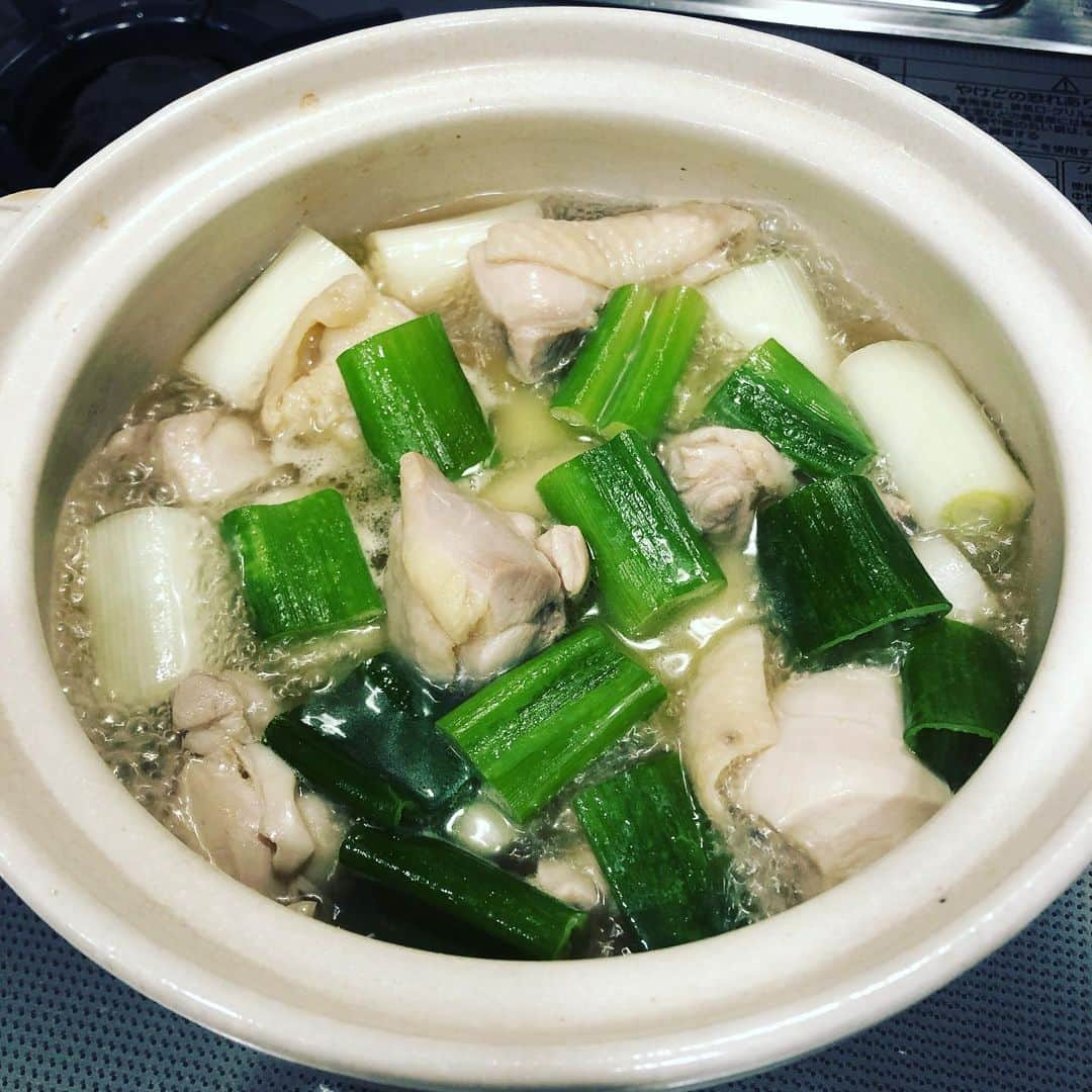 桂紗綾さんのインスタグラム写真 - (桂紗綾Instagram)「シンプルにネギと鶏肉を塩鍋で。  #深谷ねぎ  #好き  #塩鍋」12月18日 13時41分 - saaya_katsura_abc