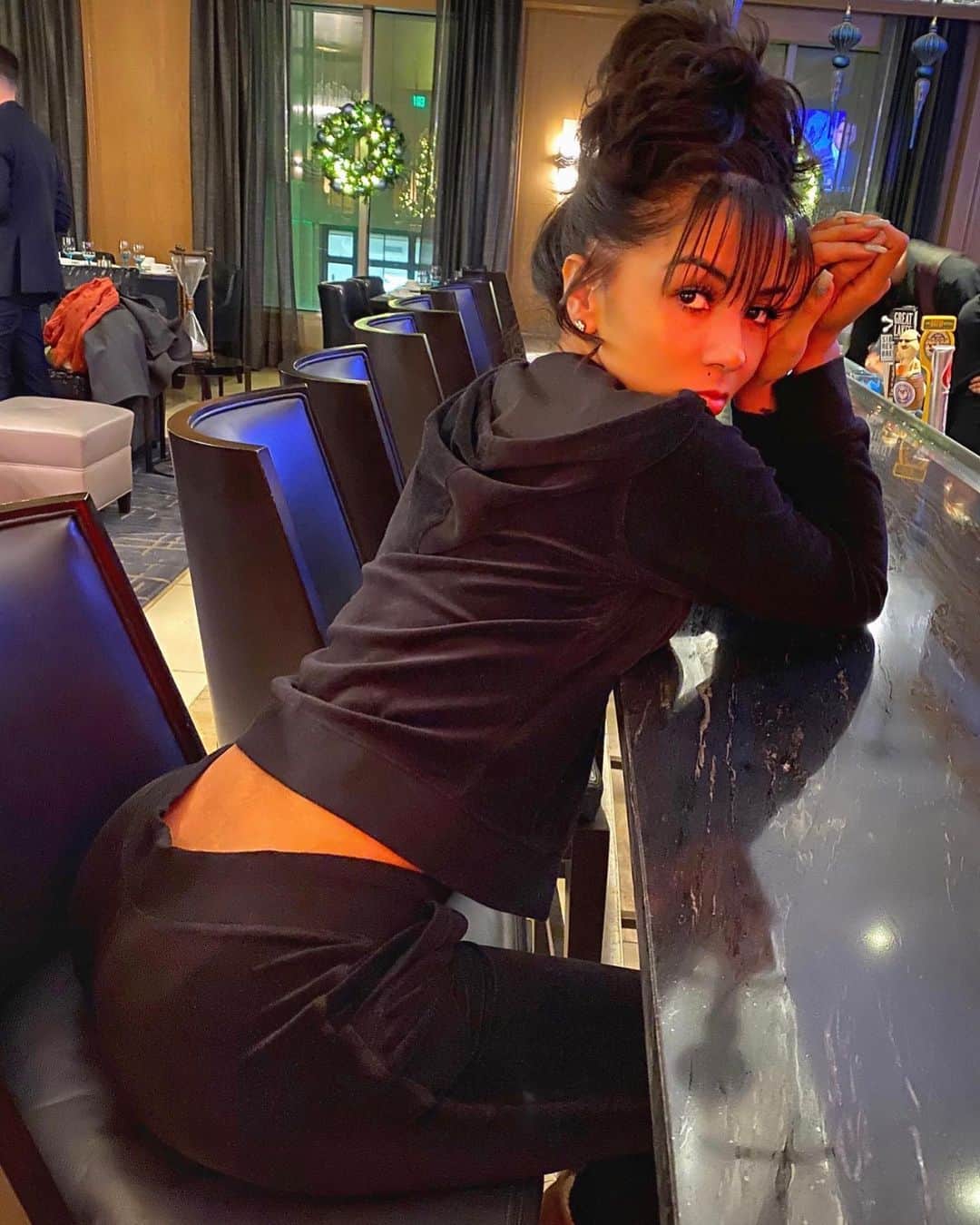 Brittany Rennerのインスタグラム：「Idk who needs to hear this but a ring won’t save your relationship. Neither will a baby or a threesome. You’re welcome 🙂」