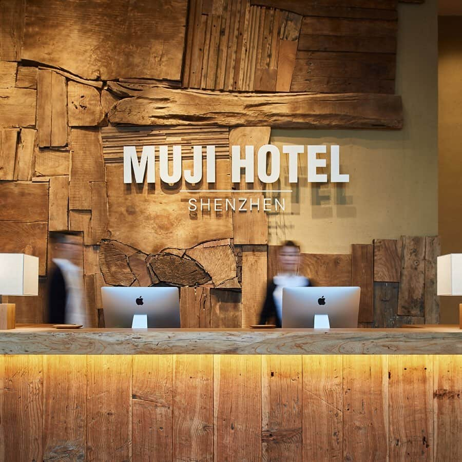 無印良品さんのインスタグラム写真 - (無印良品Instagram)「MUJI HOTEL SHENZHENは2020年1月18日（土）で開業して2周年を迎えます。1月17日（金）から1月19日（日）の期間、ご宿泊のお客様限定で、抽選会を実施します。宿泊券や人気のアロマディフューザーなどご用意しています。ぜひこの機会にご利用ください。 - 対象者：2020年1月17日から19日の間にチェックインするお客様 ご予約：https://hotel.muji.com/shenzhen/ja/ - 【MUJI HOTEL SHENZHEN】2nd Anniversary Campaign We are pleased to announce that MUJI HOTEL SHENZHEN will be celebrating its 2nd anniversary on Jan 18th, 2020. Lucky Draw will be held exclusively for the hotel guests from Jan 17th to Jan 19th, 2020. The prizes will be a complimentary guest room voucher, aroma diffuser, and so on.  We are looking forward to seeing you. - Eligible Participant: Guests checking in during Jan 17th to Jan 19th, 2020 Reservation: https://hotel.muji.com/shenzhen/en/ - - #無印良品 #MUJI #MUJIHOTEL #MUJIHOTELSHENZHEN #SHENZHEN #无印良品酒店深圳 #无印良品酒店 #深圳 #深セン」12月18日 14時00分 - muji_global