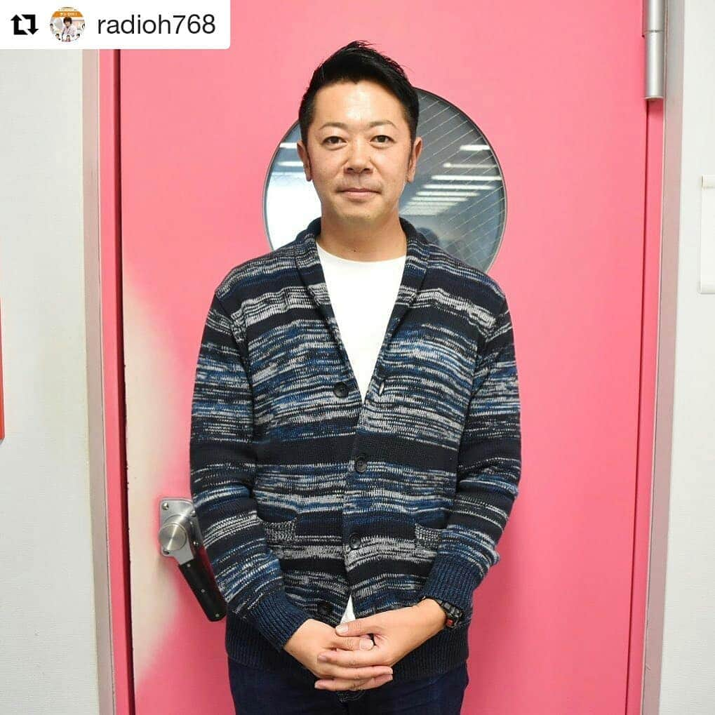 岡山放送さんのインスタグラム写真 - (岡山放送Instagram)「#Repost @radioh768 (@get_repost) ・・・ . 萩原です。 . 軽トラって、憧れです。 . 荷物は積めるし小回り利くし、2シーターでオシャレだし。 . ねじり鉢巻で運転席に座っている自分を想像するだけでシビれますね。 . 「トラック野郎」ならぬ「軽トラアナ」。 . サンタさんが来ないかなぁ、 . 軽トラに乗って…。 . #OHK #岡山放送 #8ch #アナウンサー #萩原渉 #軽トラ #軽トラック #ねじり鉢巻 #トラック野郎 #軽トラ野郎 #クリスマスプレゼント #ラジohで話した事をアップしています」12月18日 14時03分 - ohk_official