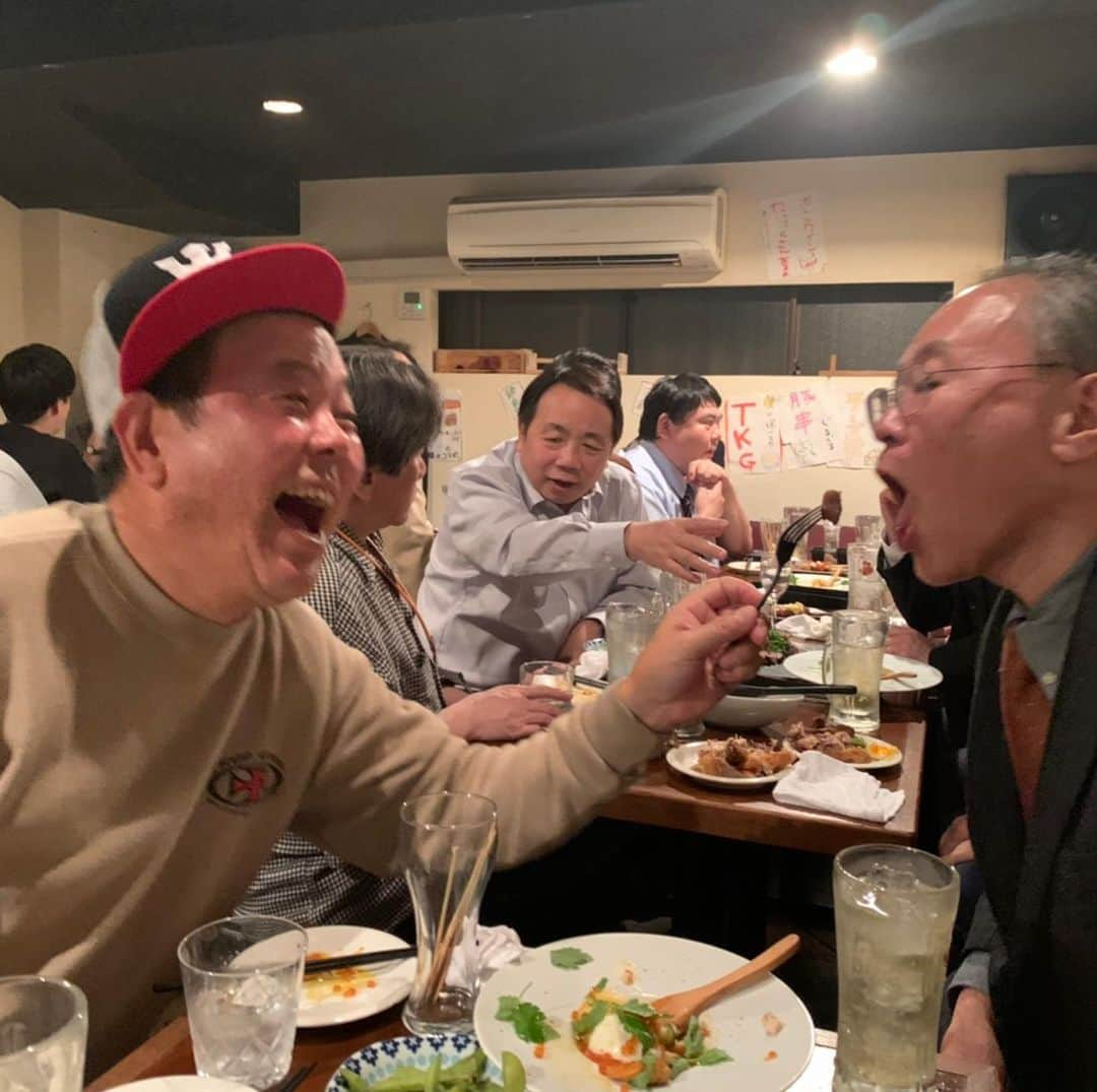 ほんこんさんのインスタグラム写真 - (ほんこんInstagram)「正義のミカタ 飲み会 高橋先生に 後ろに 宮崎先生 石平先生 前嶋先生 https://www.youtube.com/channel/UCLoQMRFOUAMGv8ncISiTF8w #正義のミカタ #飲み会 #ほんこん #ほんこんのなに聞きたい？」12月18日 14時13分 - hongkong2015_4_9