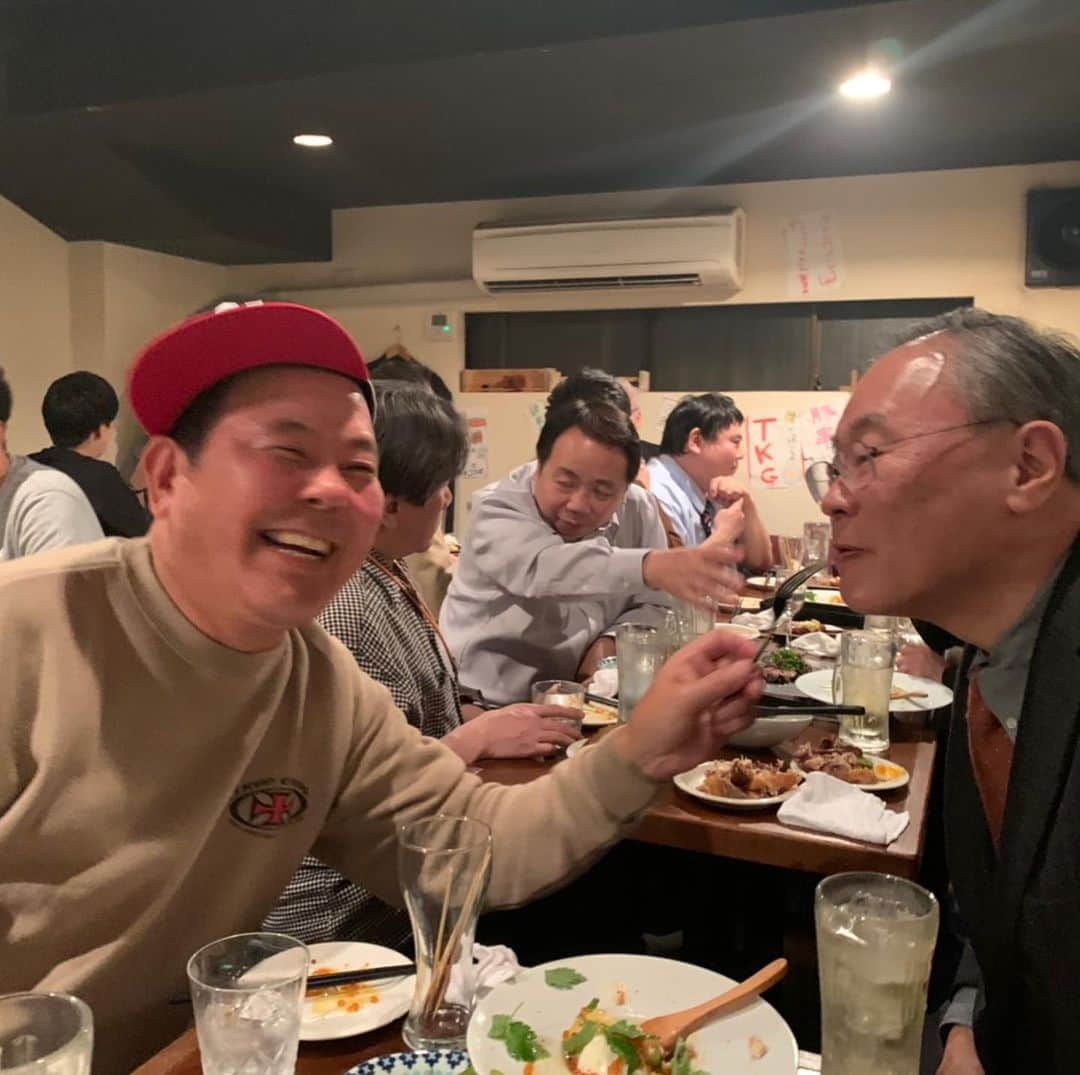 ほんこんさんのインスタグラム写真 - (ほんこんInstagram)「正義のミカタ 飲み会 高橋先生に 後ろに 宮崎先生 石平先生 前嶋先生 https://www.youtube.com/channel/UCLoQMRFOUAMGv8ncISiTF8w #正義のミカタ #飲み会 #ほんこん #ほんこんのなに聞きたい？」12月18日 14時13分 - hongkong2015_4_9