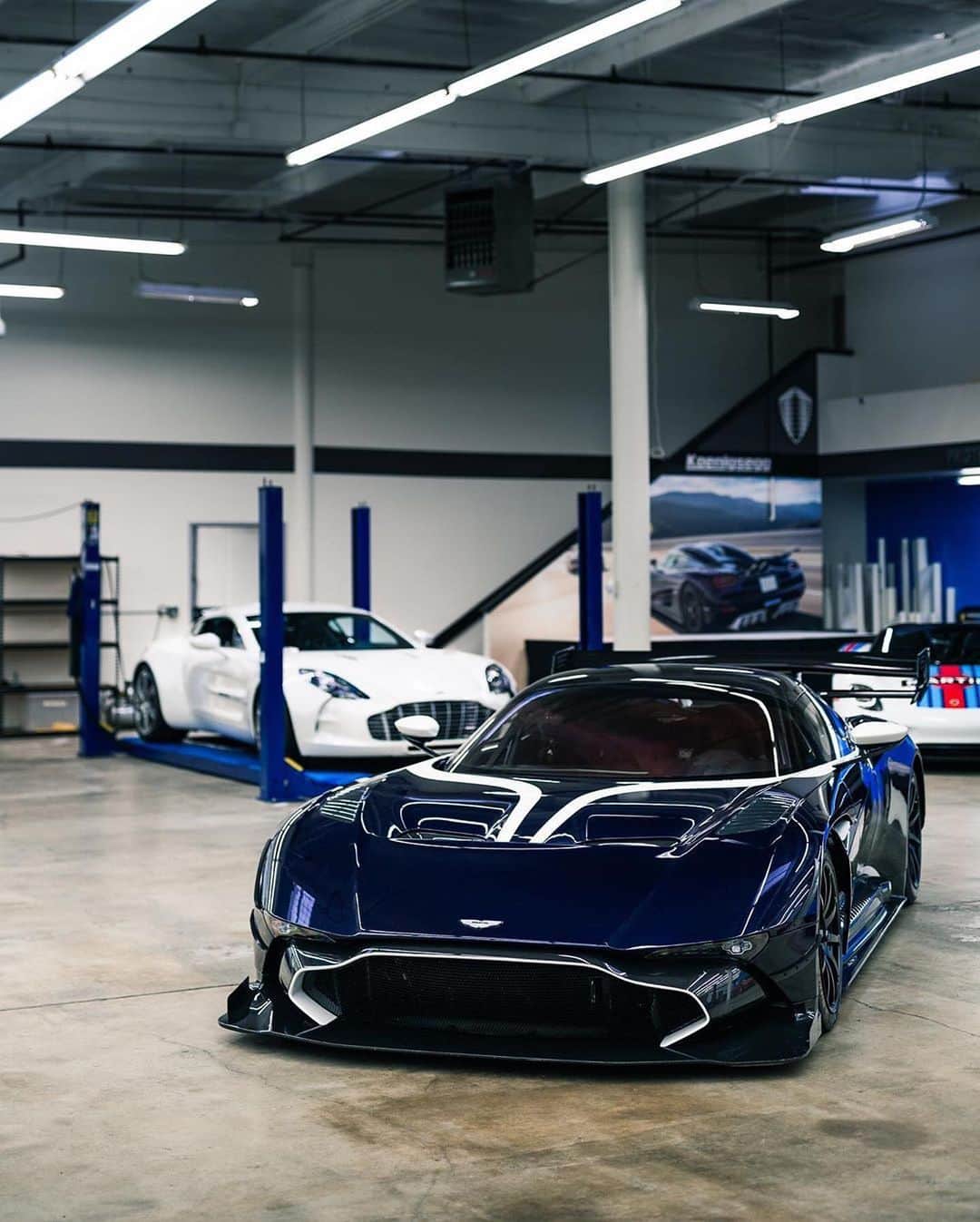 CarsWithoutLimitsさんのインスタグラム写真 - (CarsWithoutLimitsInstagram)「Aston Martin Vulcan Photo @rmg.autos  #carswithoutlimits #astonmartin #vulcan」12月18日 14時15分 - carswithoutlimits