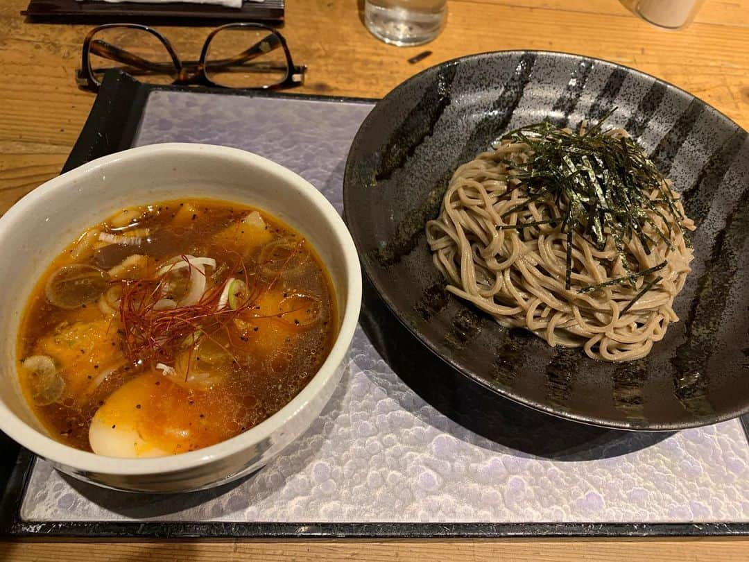 まちゃあきのインスタグラム：「昨日のライブ後、久しぶりに安土へ。  つけ蕎麦よつけ蕎麦。  つけ麺的な蕎麦よ。  ピリ辛で蕎麦とはども、つるっ！ドカン！よ！！ 食べ物なら写真あるでえ。  #また食べ物やん #また麺やん #また自撮りやないやん #また行こう」