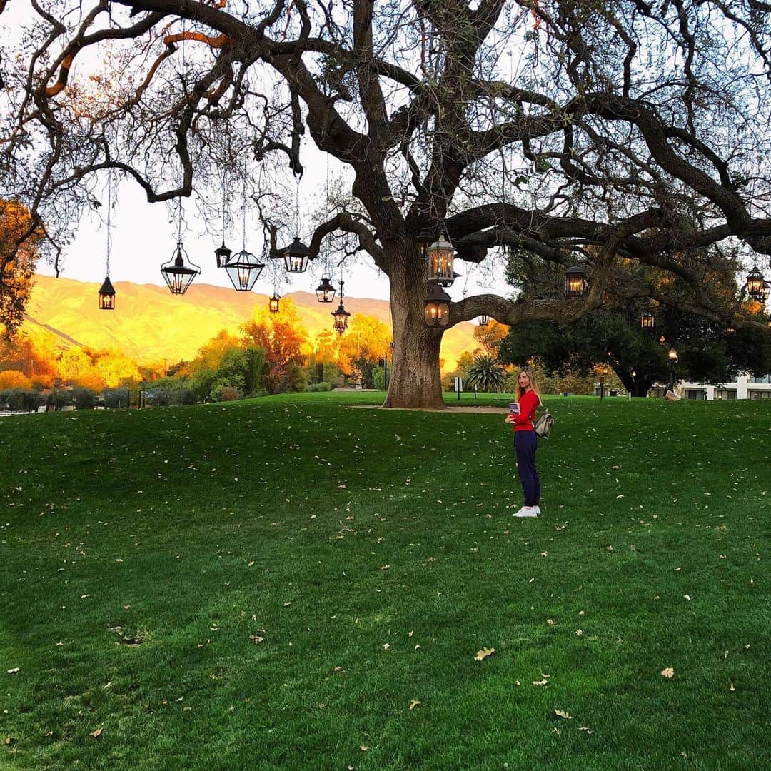 ブルック・バトラーのインスタグラム：「Making wishes for the next decade ❤️」