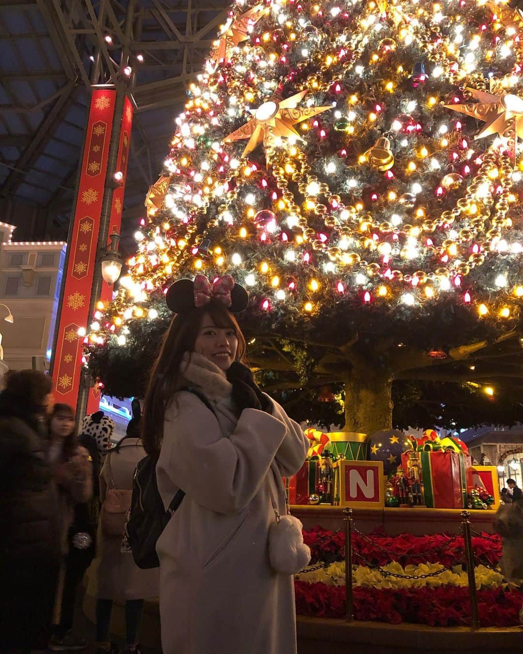 嶋村瞳さんのインスタグラム写真 - (嶋村瞳Instagram)「. 大好きなディズニー🎄❤ . #ディズニー #ディズニーランド #クリスマス #ポートレート #カメラ好きな人と繋がりたい  #disney  #disneyland  #instagood  #model」12月18日 14時38分 - hitomi_shimamura_official