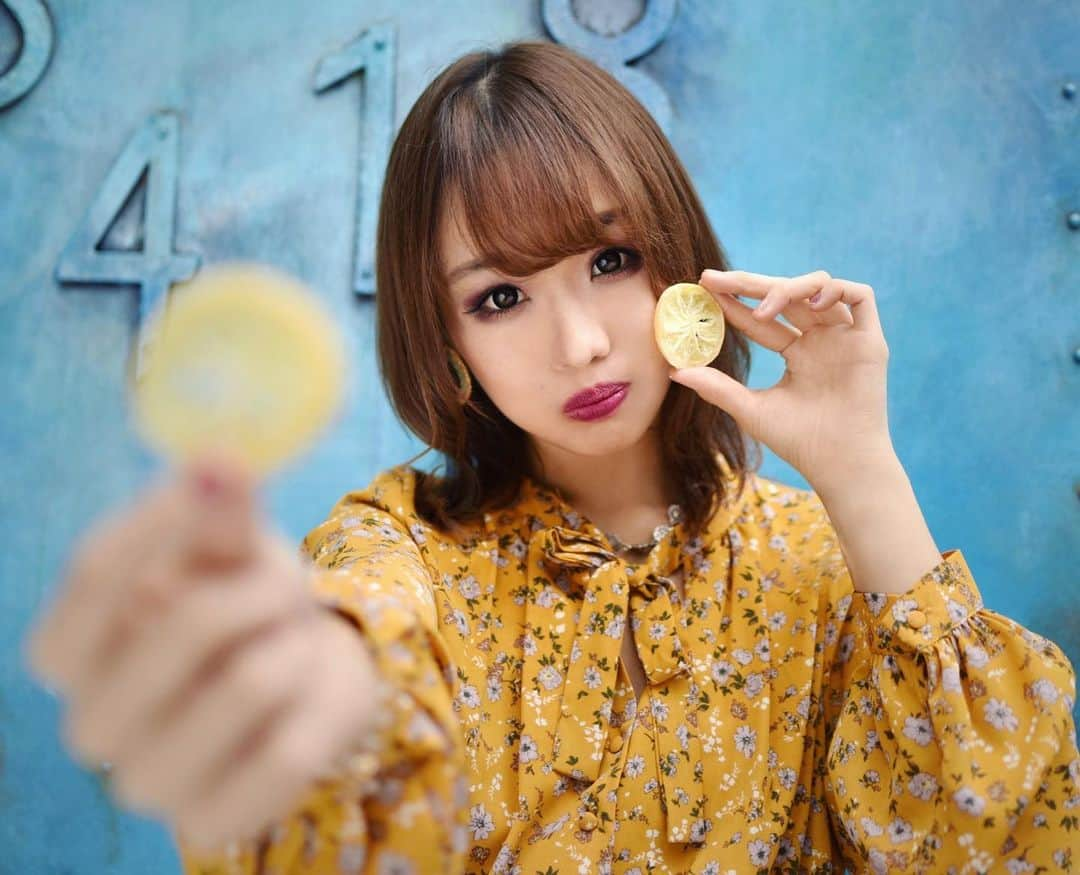 akane...さんのインスタグラム写真 - (akane...Instagram)「これはミニストップで買ったレモンの輪切り🍋🍋🌟 、 、 、 Photo by TASAKI 、 、  follow me ❤️ #写真 #ファインダー越しの私の世界 #photo#portrait #ポートレート  #楽しい#ヘルプマーク #Japan#撮影会#japan#日本#一眼レフ #portraits#인물#인물사진#picoftheday #photography #好き#love #pic#picture #モデル#followme#インフルエンサー#ファッション#コーデ#ヘアモデル」12月18日 14時42分 - akane.nekoneko