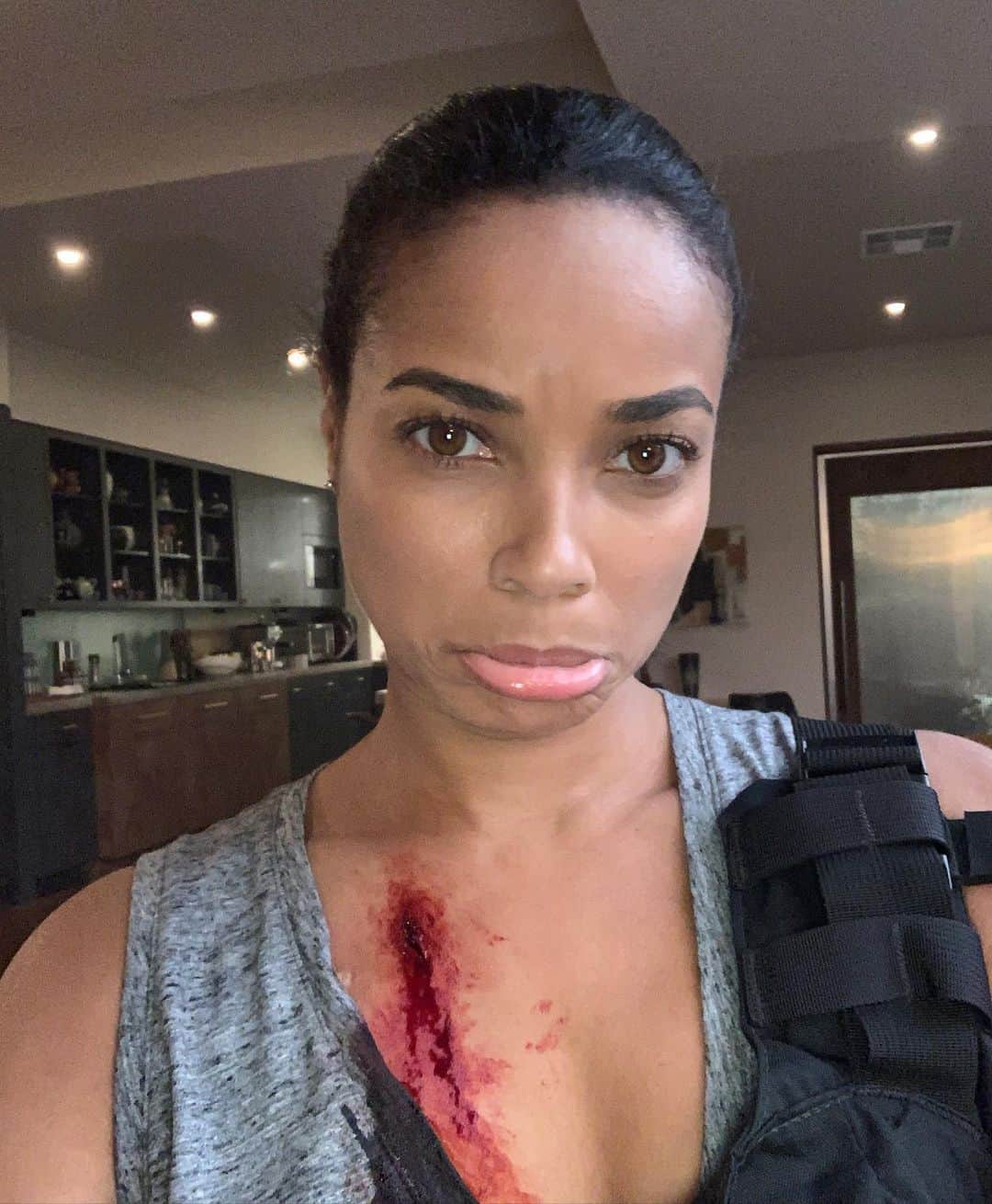 ロッチェル・エイツのインスタグラム：「Ok, guys! It’s time to see how this crazy season ends! Can’t believe the finale is upon us already! @thepurgetv @usa_network #seasonfinale TONIGHT! 9pm/8c.」