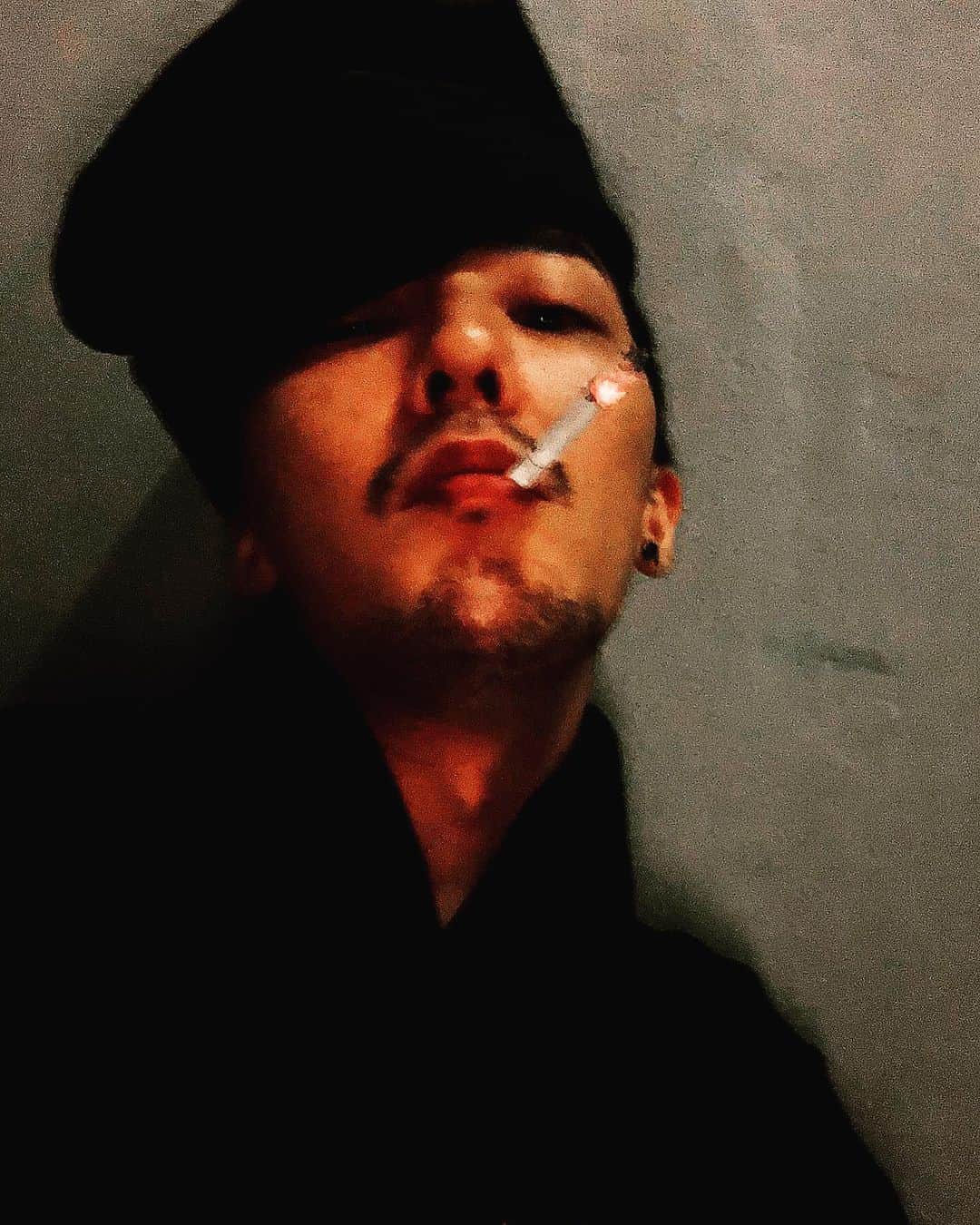 G-DRAGONのインスタグラム：「🌙」