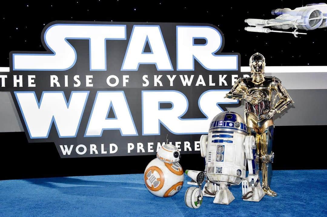 スター・ウォーズさんのインスタグラム写真 - (スター・ウォーズInstagram)「Check out photos from the World Premiere of #StarWars: #TheRiseOfSkywalker! See it in theaters this Friday. (1 of 1)」12月18日 6時34分 - starwars