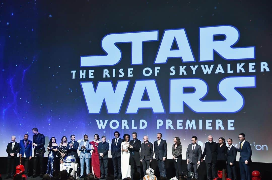 スター・ウォーズさんのインスタグラム写真 - (スター・ウォーズInstagram)「Check out photos from the World Premiere of #StarWars: #TheRiseOfSkywalker! See it in theaters this Friday. (1 of 1)」12月18日 6時34分 - starwars