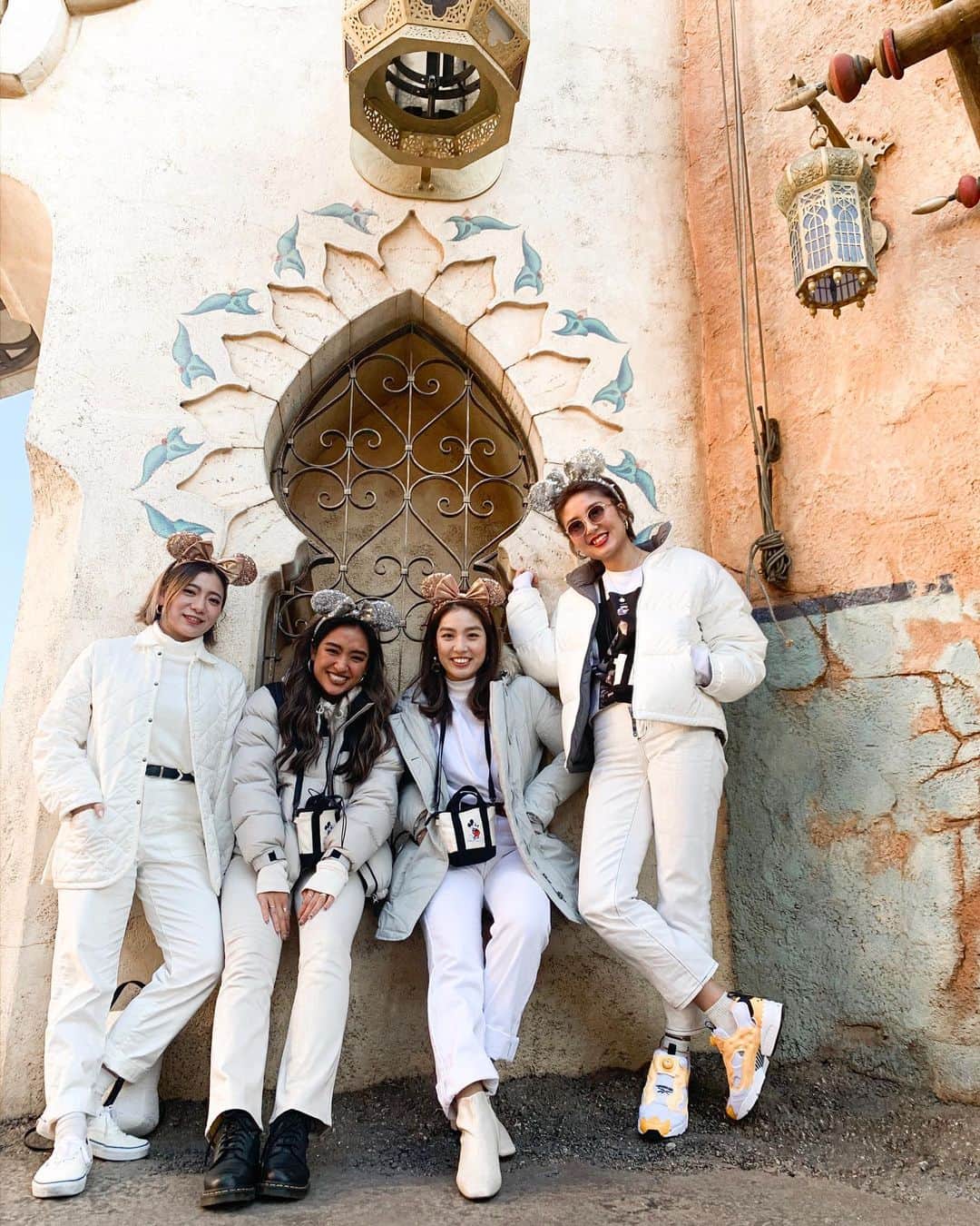 Rimiさんのインスタグラム写真 - (RimiInstagram)「今回はみんなで"white"をテーマにドレスコードしました♡ ＊ みんなで揃うとベイマックスみたいでかわいかった👌🏾 次は何にしようかな! #disney#disneysea#tokyo#dresscode#white#somuchfun#dayoff#beforechristmas#lifeisbeautiful #ディズニー#東京#ディズニーシー#ドレスコード#ホワイト#クリスマス」12月18日 7時28分 - rimitmi1020