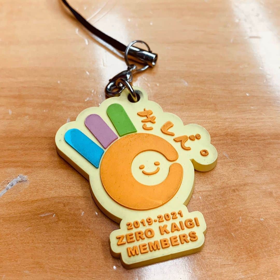 五戸美樹さんのインスタグラム写真 - (五戸美樹Instagram)「今朝も #走れ歌謡曲 無事完走！ . ゲストは「#ワタナベフラワー 」 Vo.クマガイタツロウさん、Ba.ムサさん 神戸からお越しいただきました😊 . 新曲『ゼロになる』の熱い想いも、 『ナタデココ』との振り幅も、素晴らしいバンド！ .  ルス電さんは二見颯一さんでした☺️ （リアルタイムで聞いてくれてたみたいで！） .  私からのクリスマスプレゼントは、 先月渋谷の話題で盛り上がったので、 新しくなった渋谷パルコで購入！ オシャレな文房具店「デルフォニックス」でゲット！ . 今年（ボロボロになった）ペンケースを買い換えたので、 プレゼントもペンケース！ 万年筆もセット！ ご当選の方おめでとうございます🎉 . すんごい数のご応募をいただきました！ ありがとうございます！ . 来週が年内ラスト水曜です🎄」12月18日 7時42分 - mikigonohe