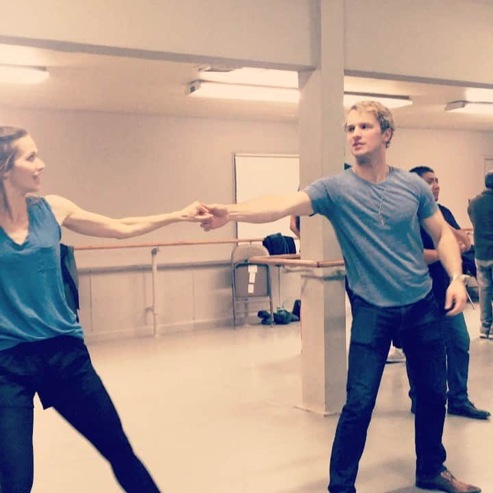 ジョアンナ・ブラッディのインスタグラム：「Dips for days 💃🏼 💃🏼💃🏼 #favoritepartner #salsa」