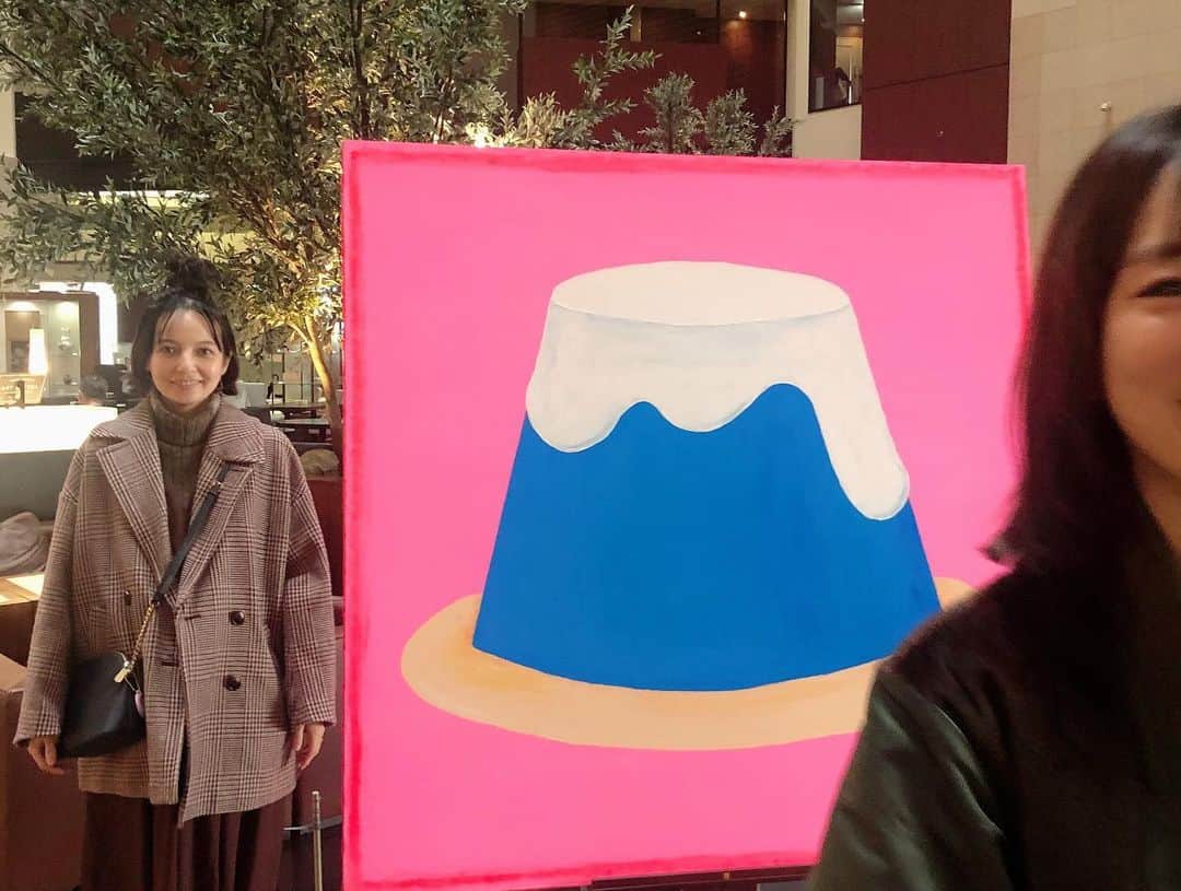 水川あさみのインスタグラム：「ベッキーの個展に行ってきました🌈ベキのカラフルな感性とハートフルな想いに触れてほかほか🌈」