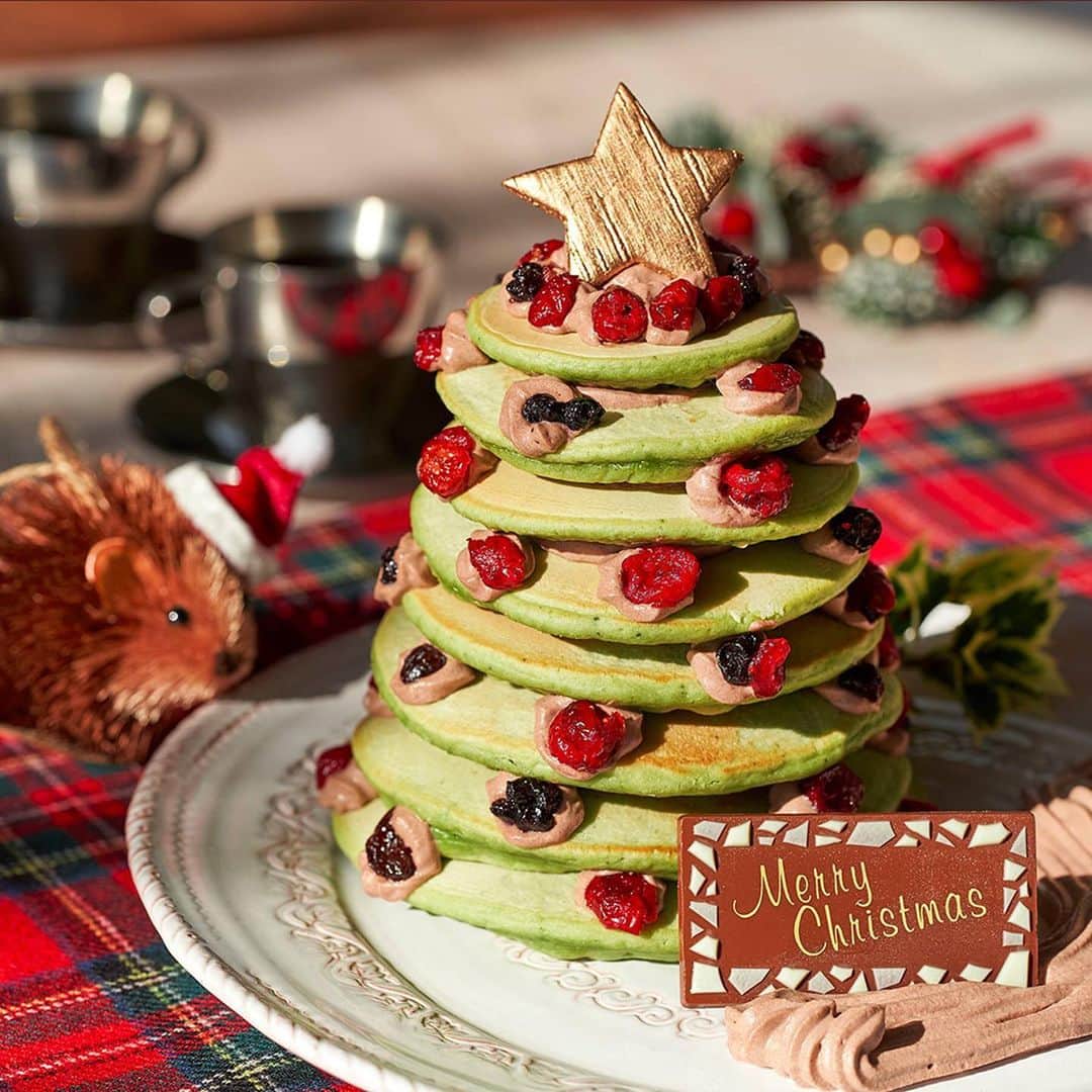 kyusai_kale_officialさんのインスタグラム写真 - (kyusai_kale_officialInstagram)「. ✿ケールのクリスマスツリーパンケーキ✿ こんにちは✨今回より、クリスマスにおすすめのレシピをご紹介していきます！第1弾は、ケールパンケーキで作るクリスマスツリー♪ちょっとずつサイズを小さくしながらパンケーキを焼き、ツリーに見立ててデコレーションしてみてください♪分量・作り方は2枚目以降に！スワイプしてください♪ . . #キューサイ#青汁#ケール青汁#ケール#KALE#QSAI #女子会#女子会レシピ#女子会メニュー #ホットケーキ#パンケーキ#パンケーキ大好き #パンケーキ食べたい#パンケーキ部 #パンケーキ美味しかった#パンケーキ女子 #パンケーキ美味しかった#ぱんけーき #パンケーキツリー#クリスマスケーキ #クリスマスツリーケーキ#クリスマス料理 #パンケーキタワー#クリスマス準備#クリスマスメニュー#クリスマスケーキ2019 #クリスマスケーキ作り#クリスマスケーキ🍰 #クリスマスケーキ🎄🍰#クリスマスケーキ🎄」12月18日 8時29分 - kyusai_kale_official