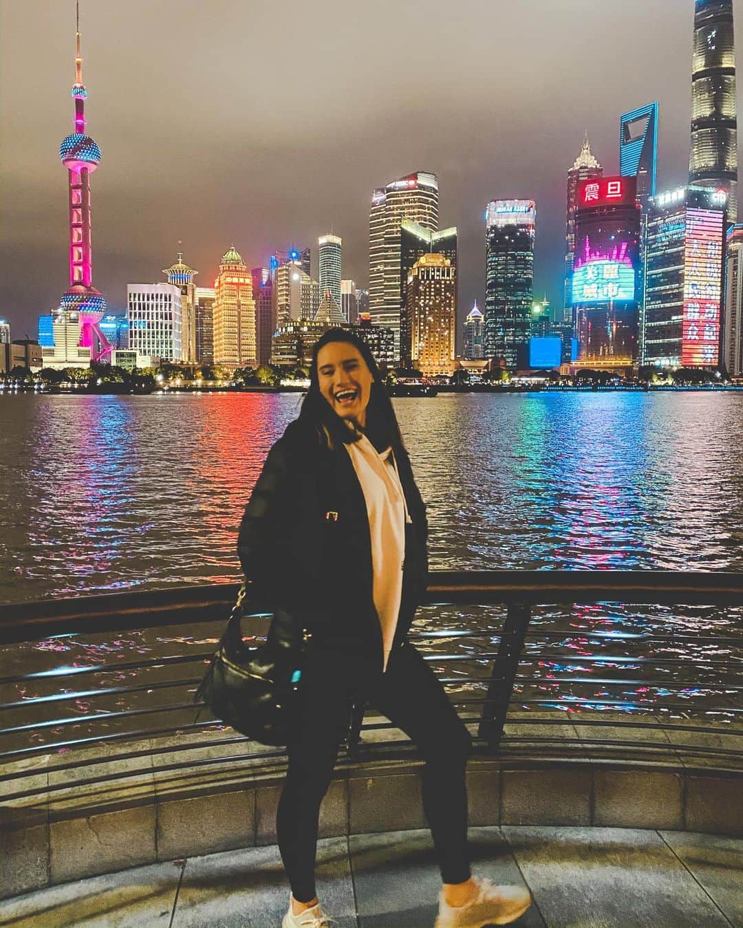 テトリ・ディクソンのインスタグラム：「Mood after finishing off REGULAR SEASON with a win. Crazy how fast it’s gone. Back to Beijing to prep for top 4 🤩 Bye Shanghai, thanks for being great per usual.」