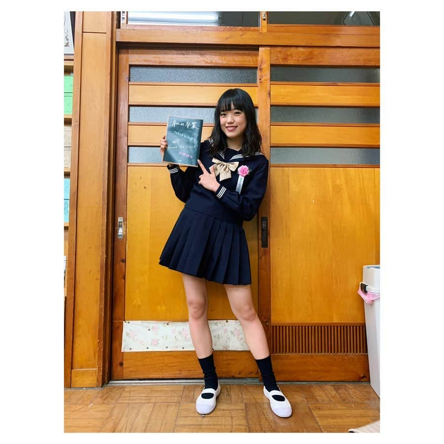 伊藤千由李さんのインスタグラム写真 - (伊藤千由李Instagram)「『私の卒業』﻿ 昨日撮影が終了しました(^^)v﻿ ﻿ 撮影は何もかもがすごく新鮮で﻿ すごく刺激的で毎日が勉強でした。﻿ ﻿ すべての配役、に必ず役割があって﻿ いただいた役を一生懸命生きるって﻿ めちゃくちゃかっこいいなと思って、、、﻿ ﻿ 今回出会った私の卒業メンバーとは﻿ 撮影中、役名で呼び合ってたりとか、﻿ 普通のことなのかもしれないけれど、﻿ それがすごく素敵だったなぁと今ふと思い返してました！(^^)﻿ ﻿ 私もいただいた役のことをすごく好きになったし、﻿ 難しい部分を感じることももちろんあったし﻿ まだまだだけれど、もっとやる気に満ち溢れたし、﻿ これからたくさん演技経験をして﻿ 自分の目指す道へ突き進みたいです！﻿ ﻿ 編集されたのを見てみると﻿ また色々と学べるんだろうなぁ、、﻿ 楽しみ♡﻿ ﻿ みなさん『私の卒業』楽しみにしていてください！﻿」12月18日 8時55分 - chiyuri_ito_official