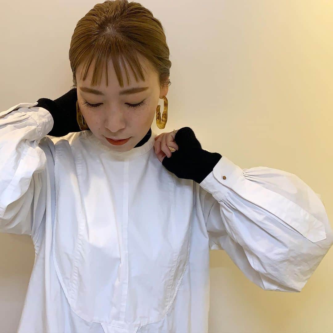 YU-U（工藤由布）さんのインスタグラム写真 - (YU-U（工藤由布）Instagram)「2019,12,18のアレンジ ストレートピシッと👮🏻✨バームしっかりめ☝🏻 紐ぐるぐる🧵にしてコーム2個付け✔︎ コーム… @nood.aoi ピアス… @san_official ・・・ #ヘアアレンジ #uアレンジ #ボブアレンジ #ミディアムアレンジ #ロングアレンジ  #uミディアムアレンジ #hairarrange #hairstyle #tcbsnap #sAnコレ #todayful #clane #アイロンなしアレンジ #雨対策ヘア #🧵アレンジ」12月18日 8時57分 - nyan22u22nyan
